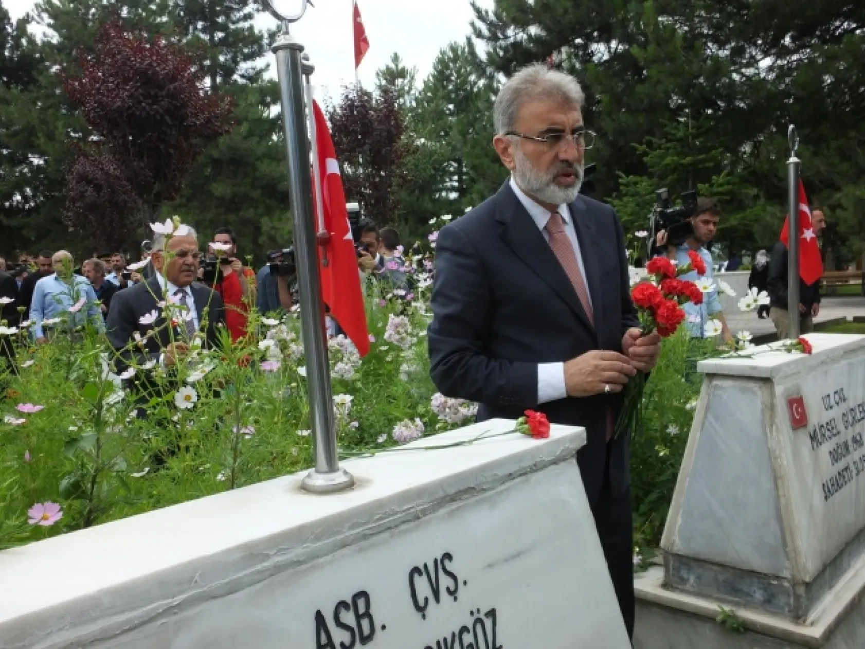 Etkinlikler Kartal Şehitliği'nde başladı