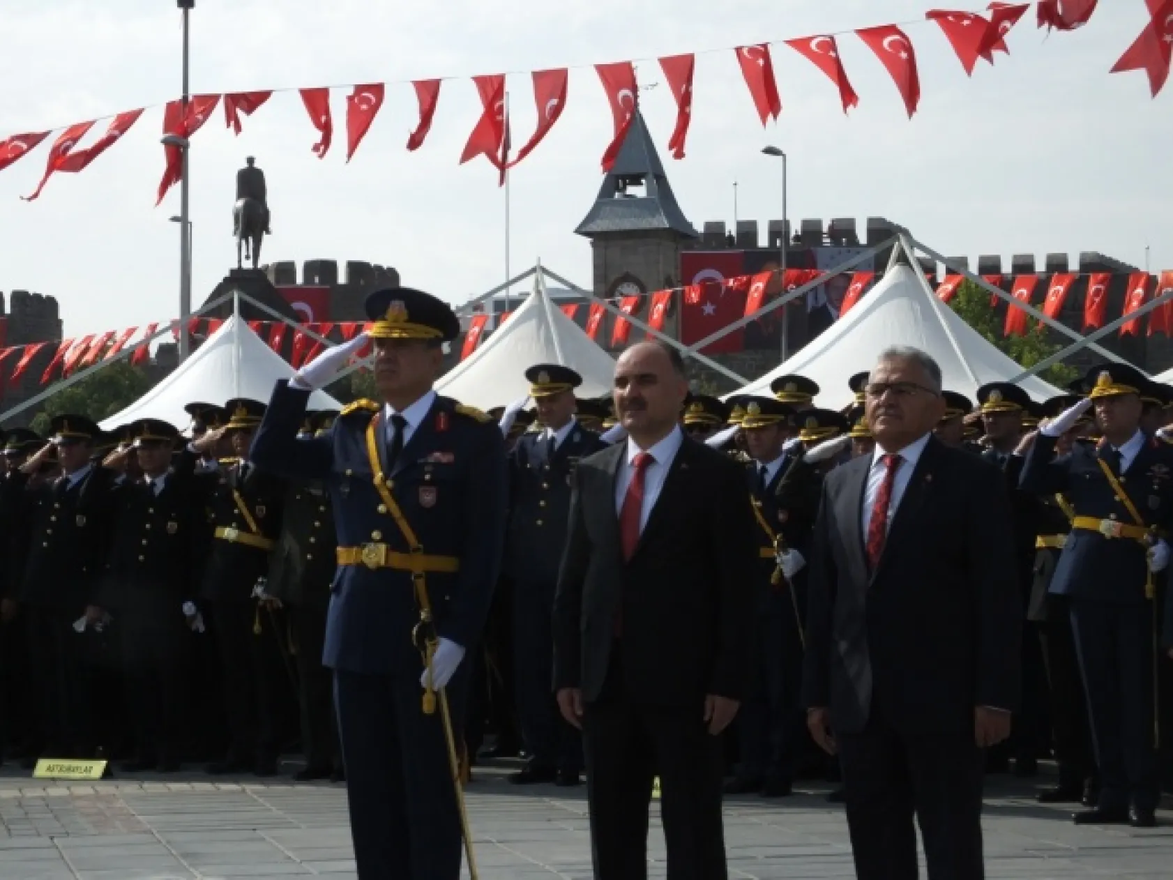 Zafer Bayramı, milletle kutlandı