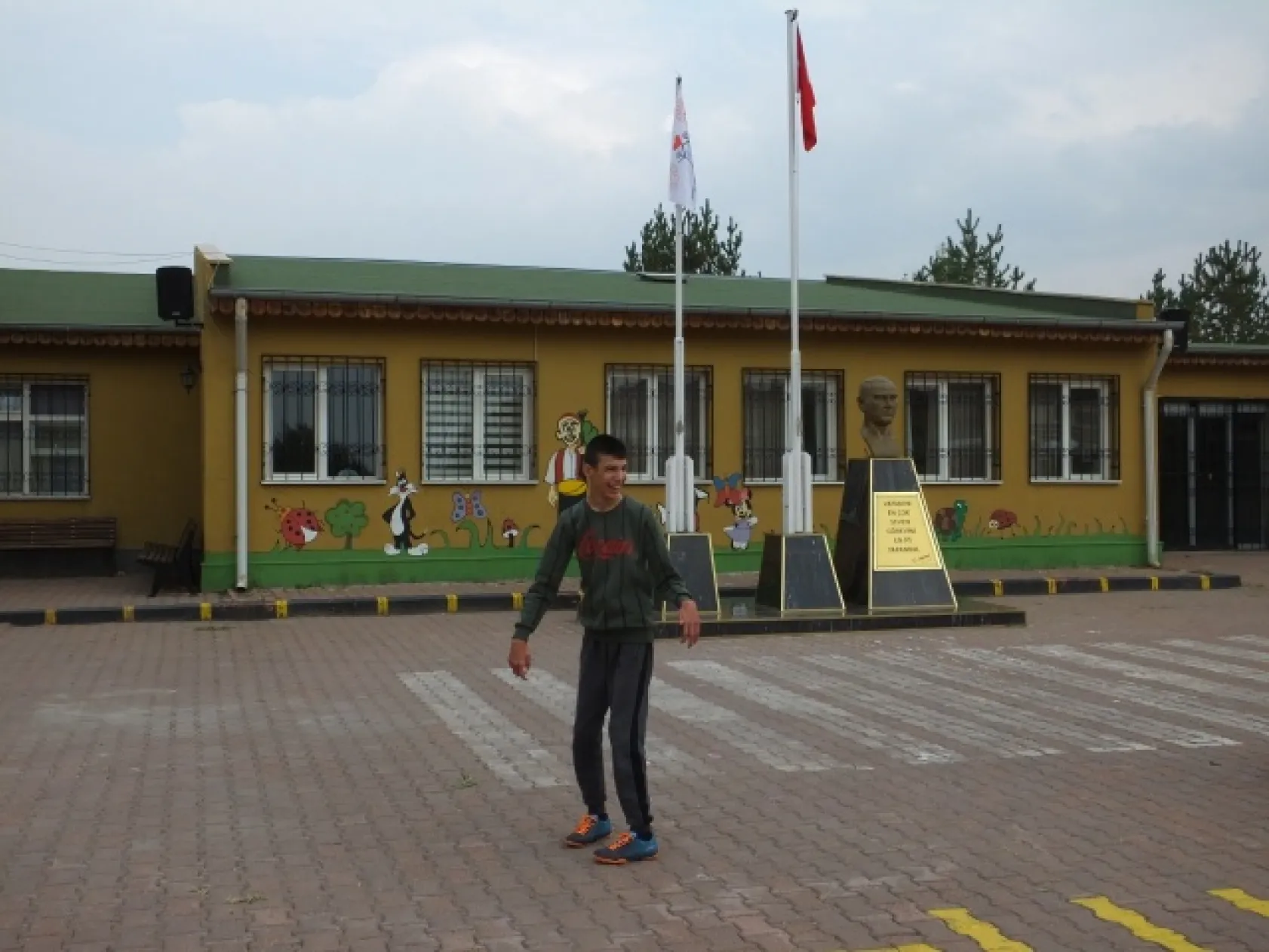 KENDİLERİ GİBİ EĞİTİMLERİ DE ÖZEL