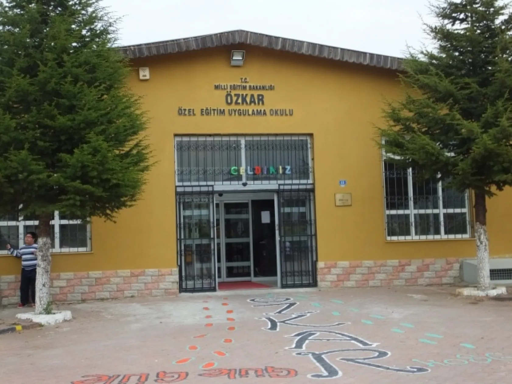 KENDİLERİ GİBİ EĞİTİMLERİ DE ÖZEL