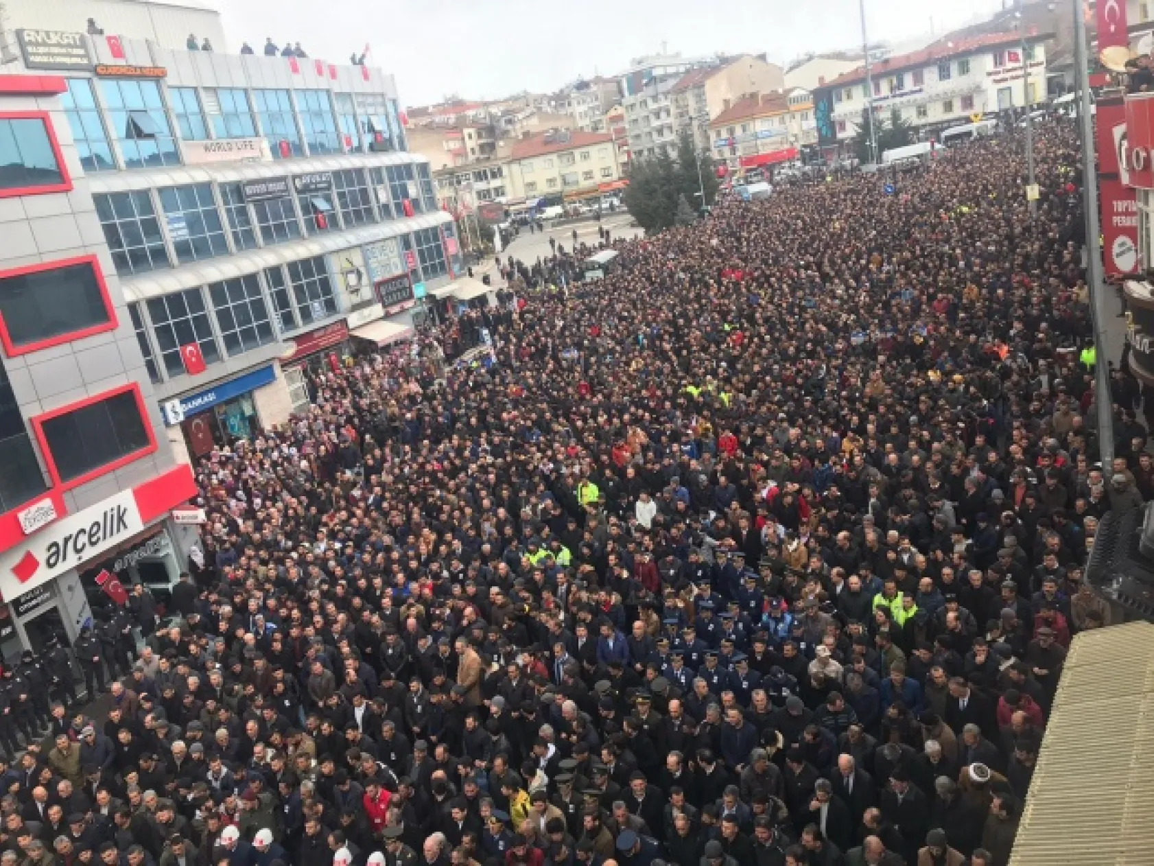 Şehidimizi memleketinden binler uğurladı