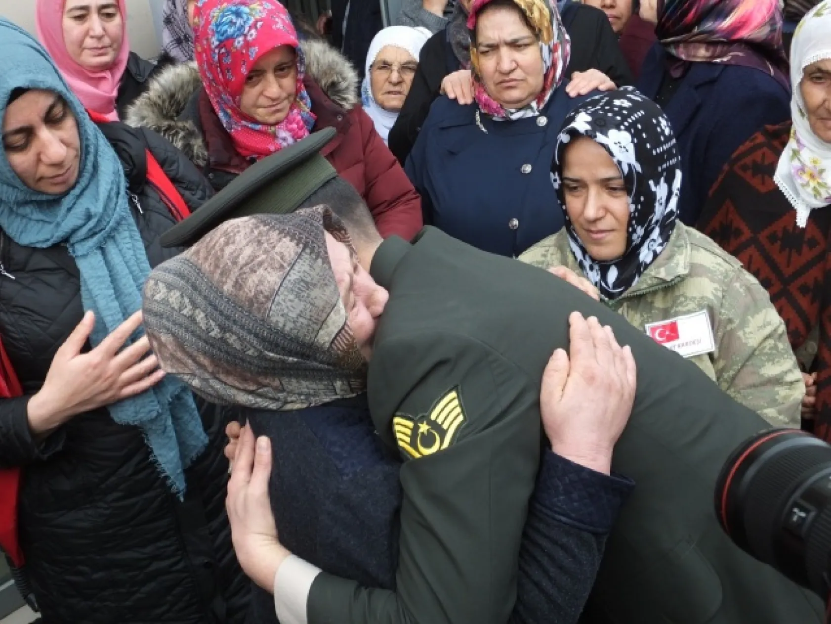 Şehidimizi memleketinden binler uğurladı