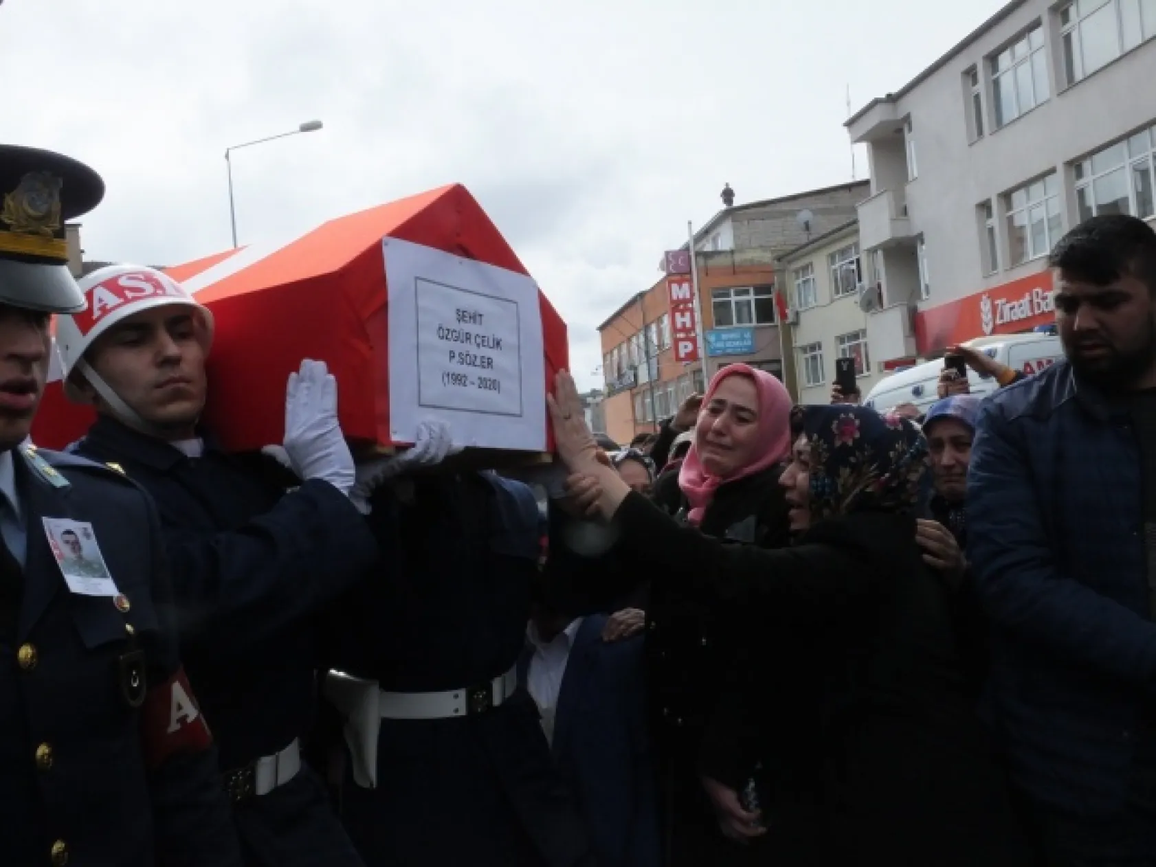 Şehidimizi memleketinden binler uğurladı