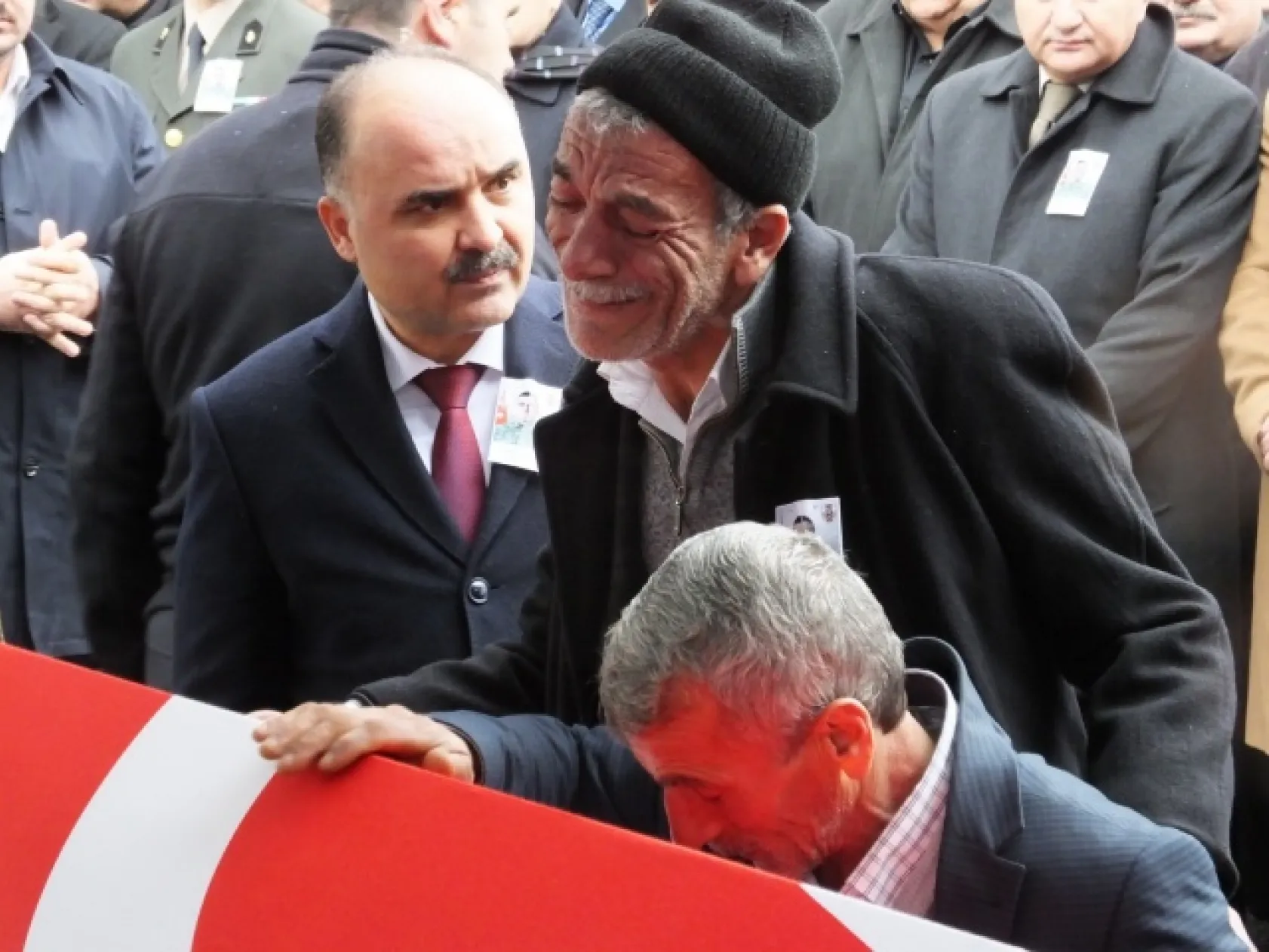 Şehidimizi memleketinden binler uğurladı