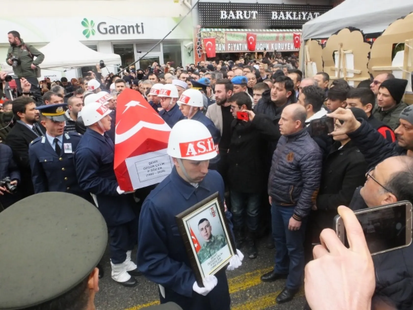 Şehidimizi memleketinden binler uğurladı