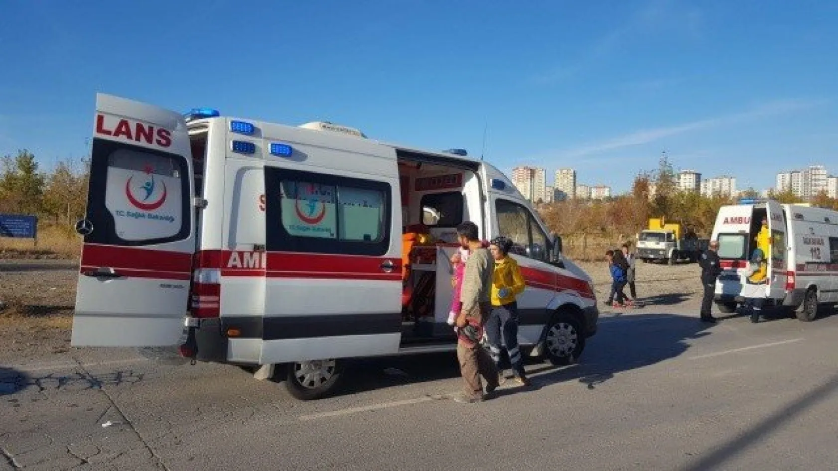 2 Otomobil Kafa Kafaya Çarpıştı: 7 Yaralı