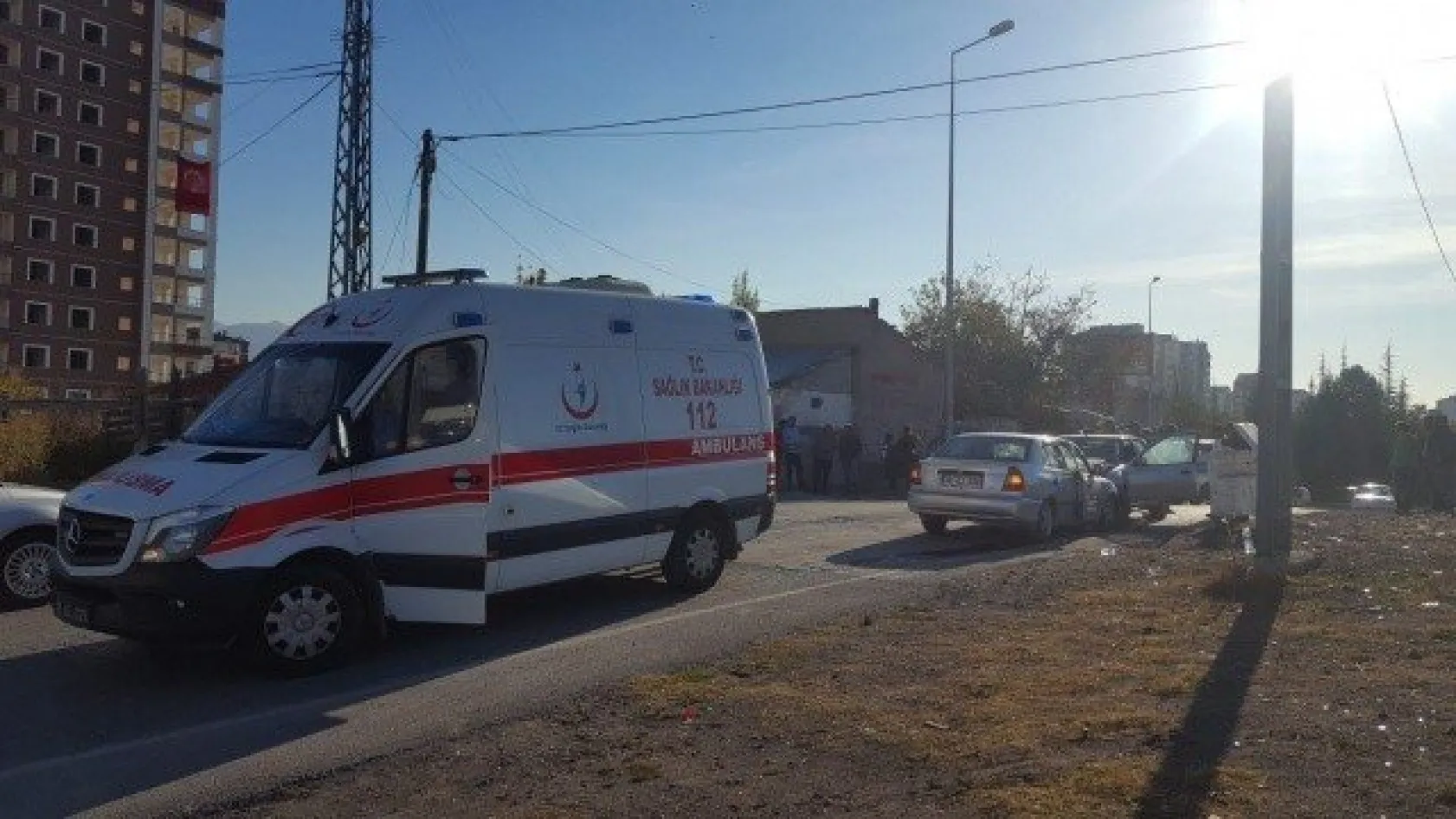 2 Otomobil Kafa Kafaya Çarpıştı: 7 Yaralı