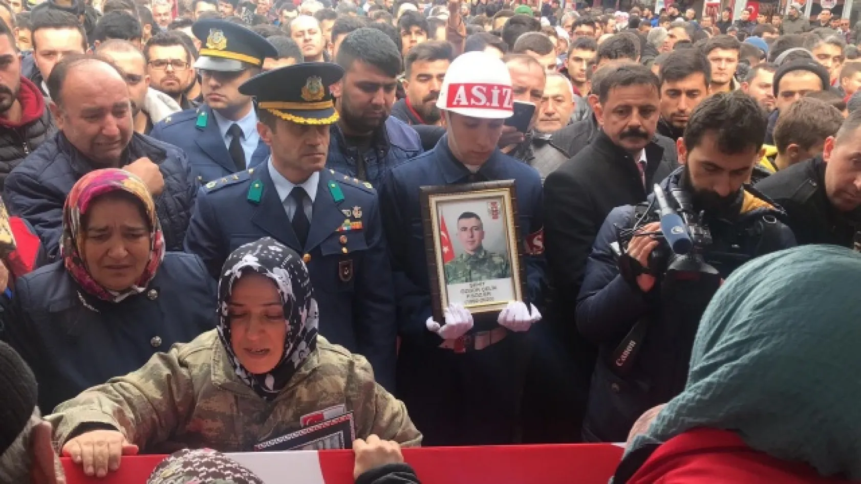 Şehidimizi memleketinden binler uğurladı