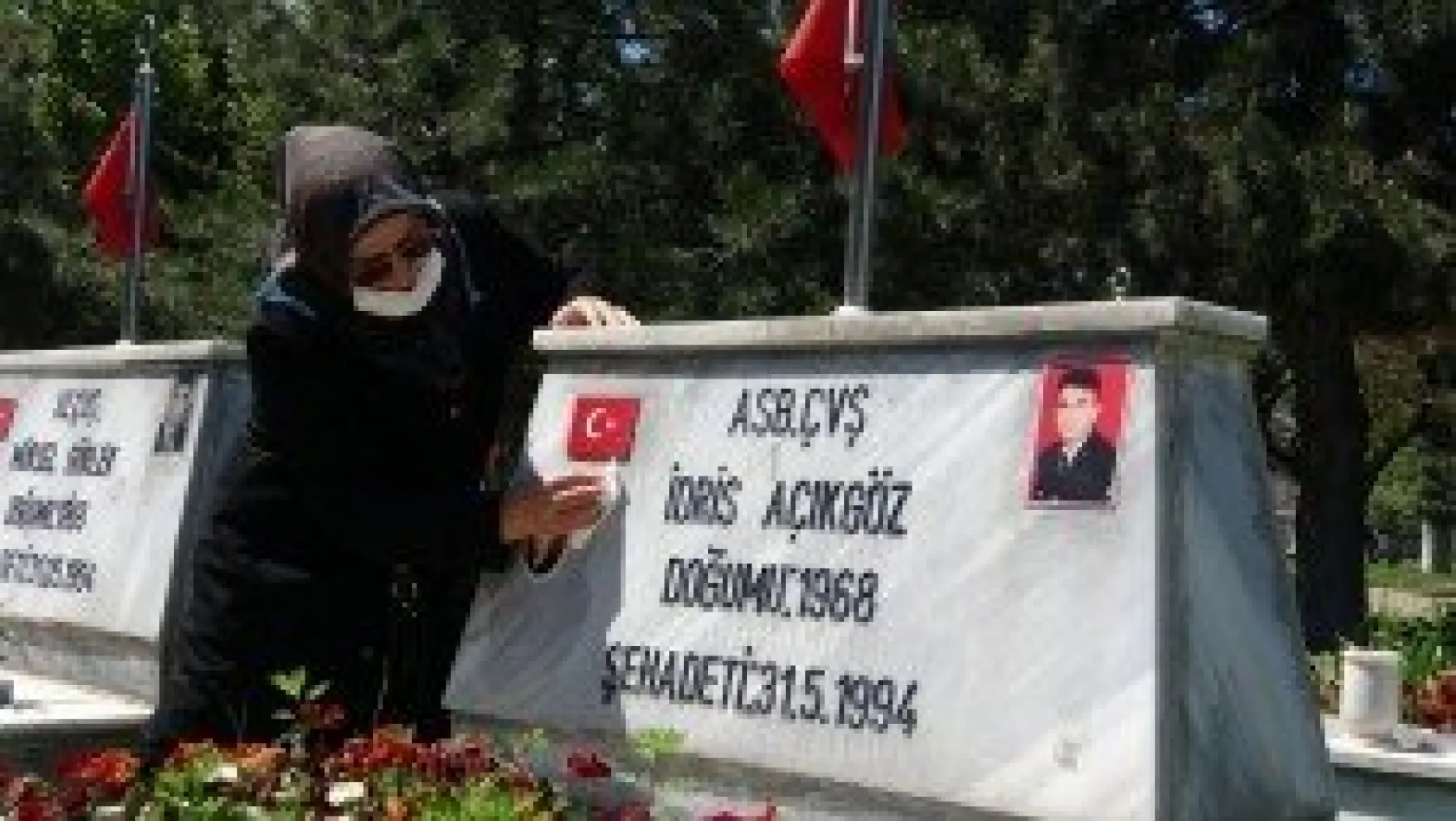 Herkes annesine, o evladına koştu