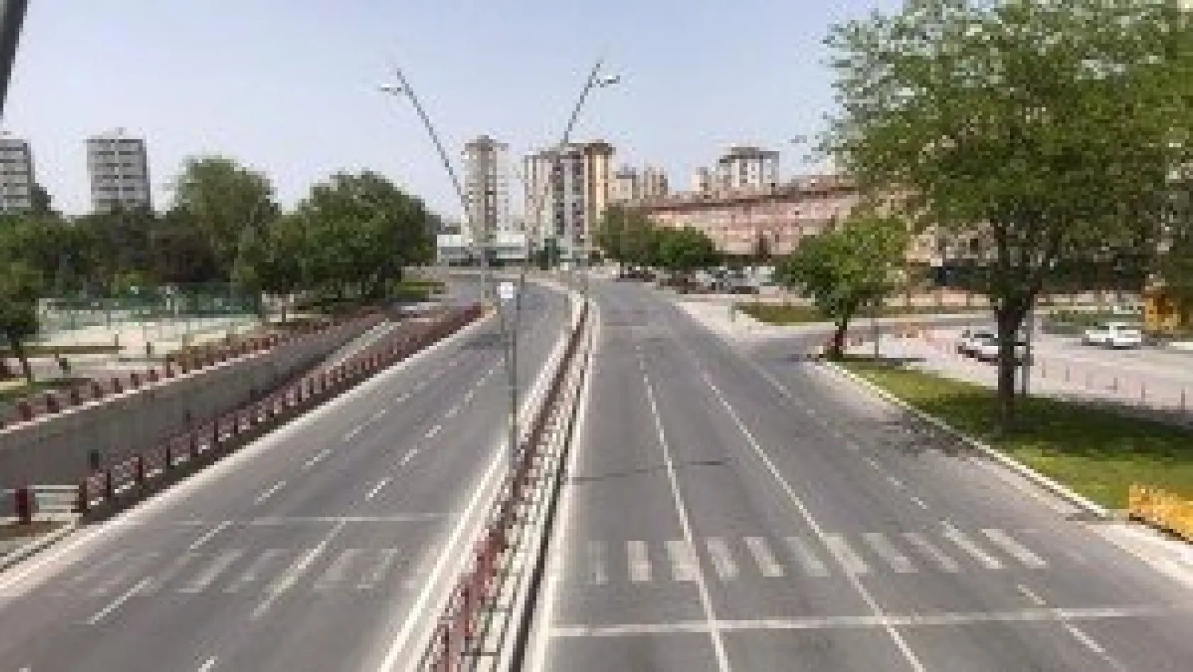 Kısıtlamanın ilk günü Kayseri'de caddeler boş kaldı