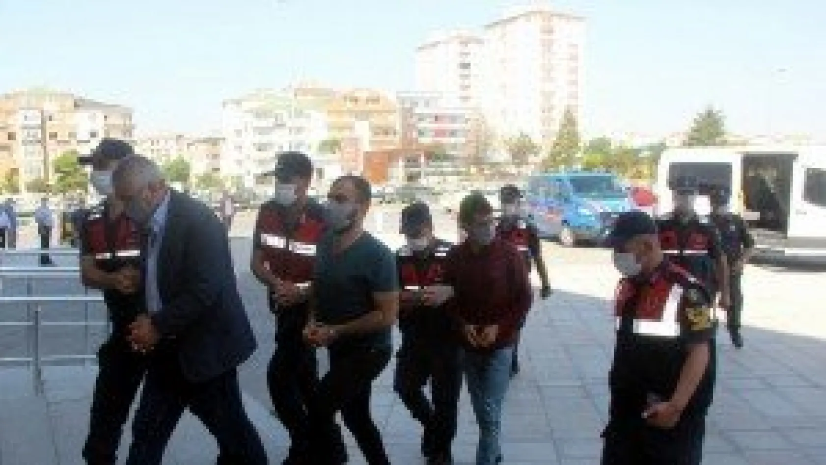 Kayseri merkezli 14 ilde insan kaçakçılarına operasyon: 25 gözaltı