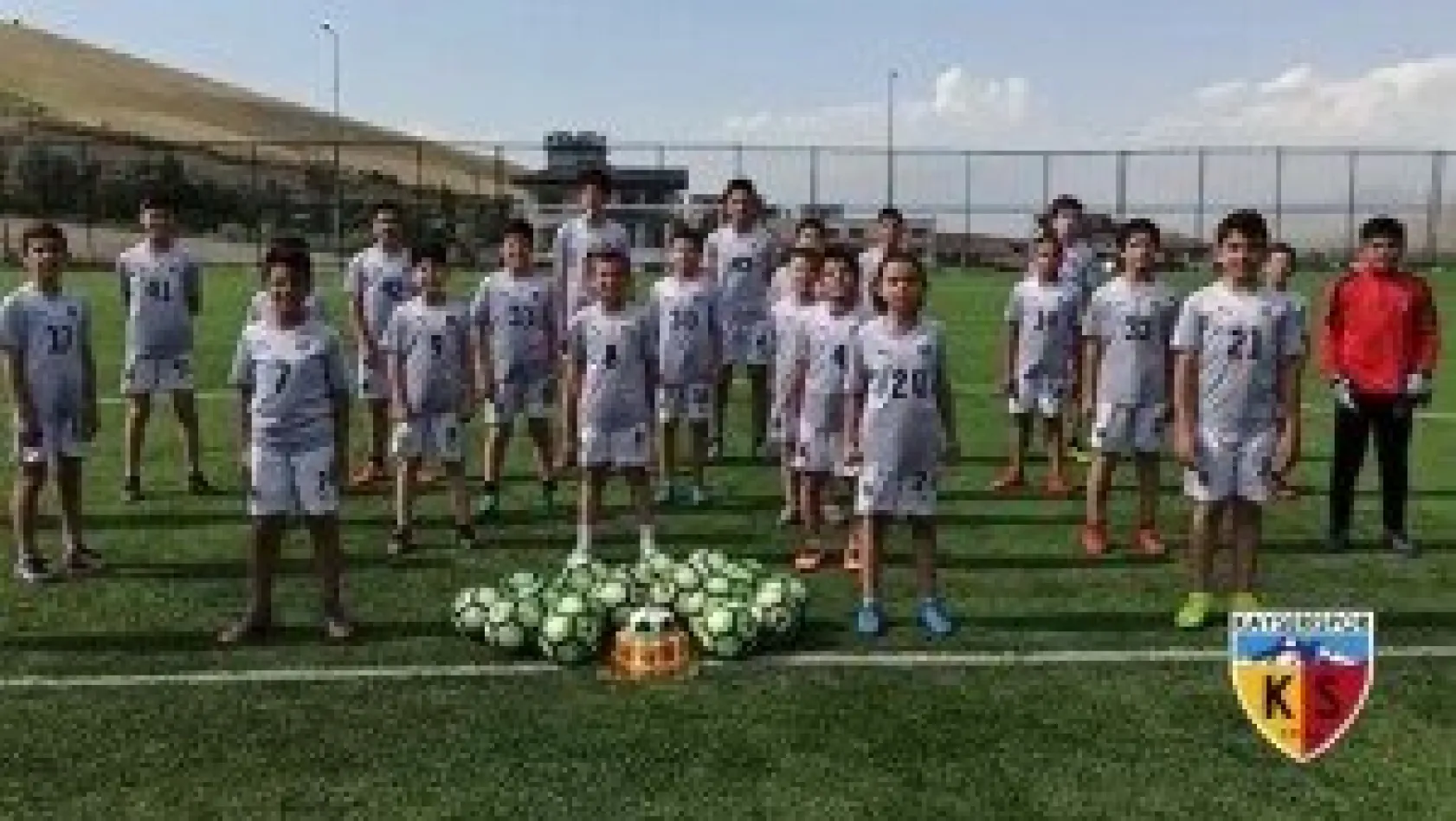 Minik futbolculardan Kayserispor'a destek