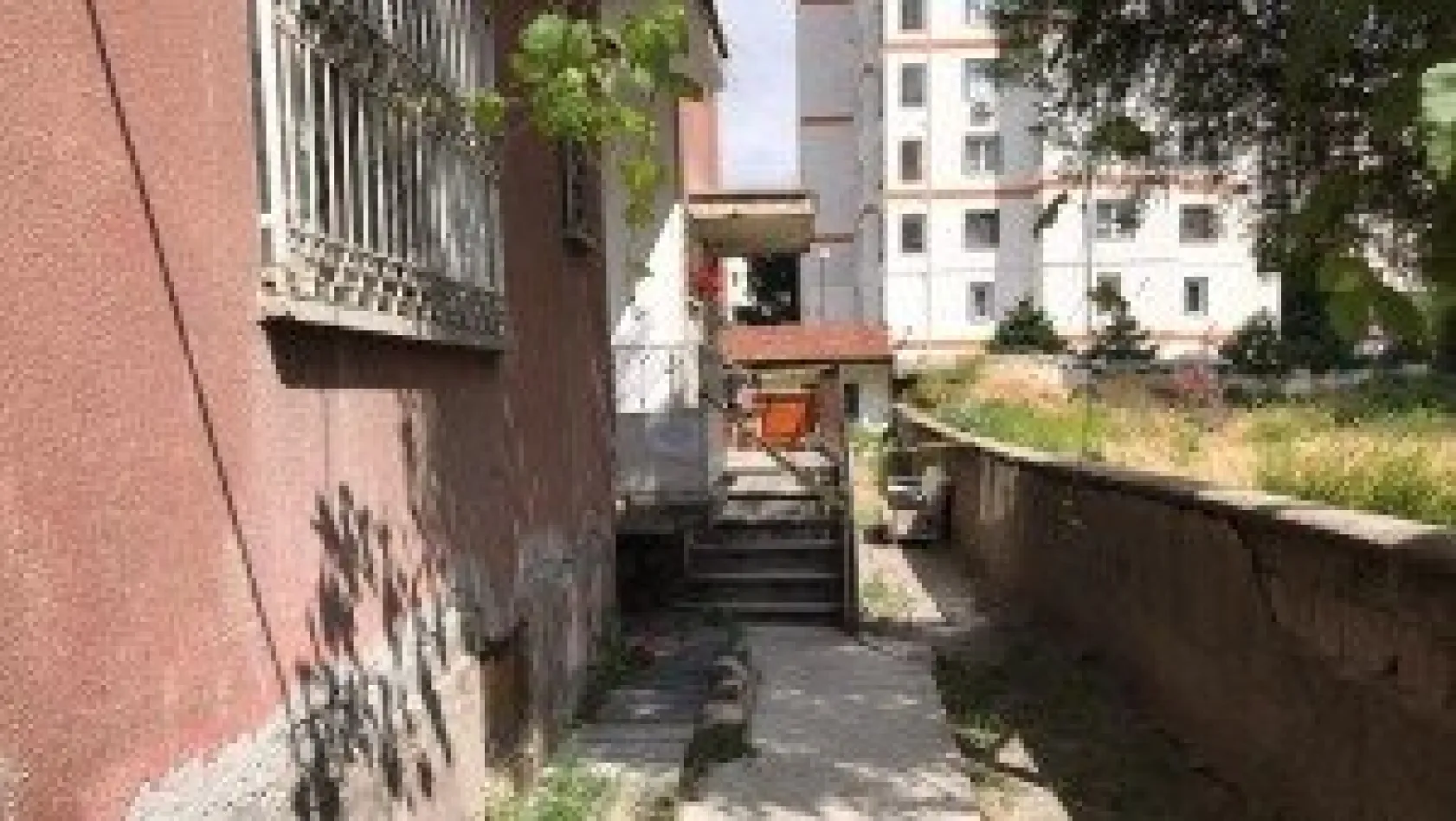 3 katlı apartmana 'Korona virüs' karantinası