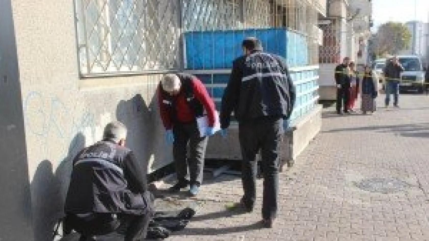 Polise saldıran zanlı yaralandı