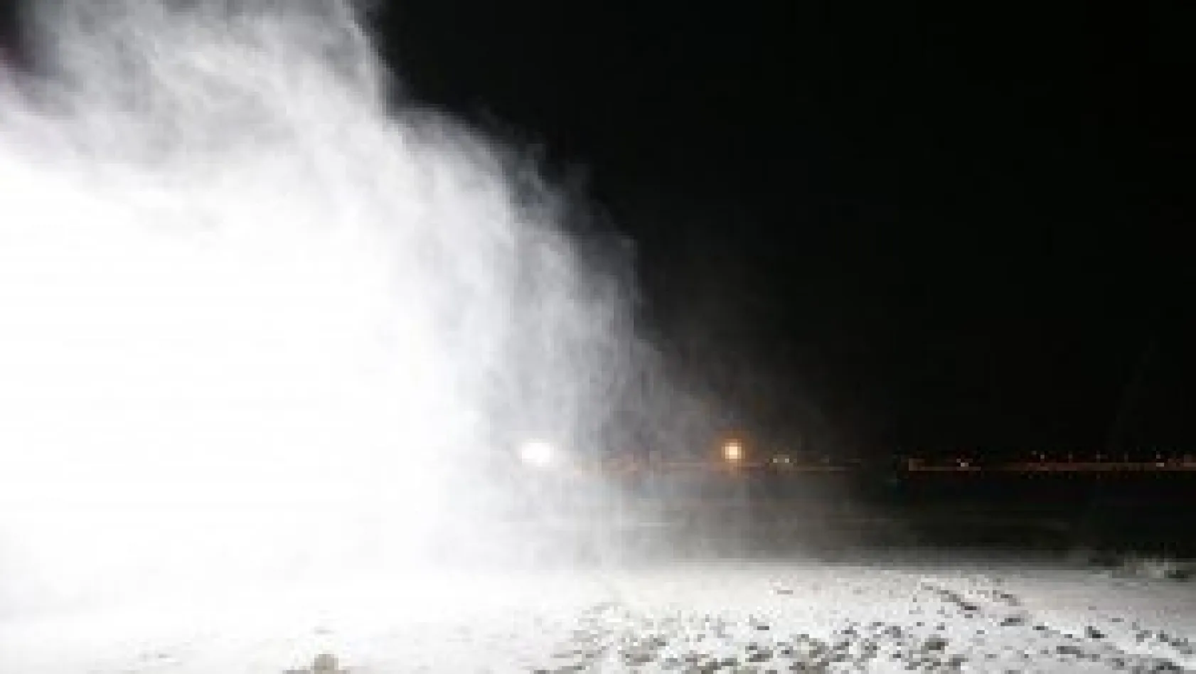 Erciyes'te yeni sezon için suni kar üretimi başladı