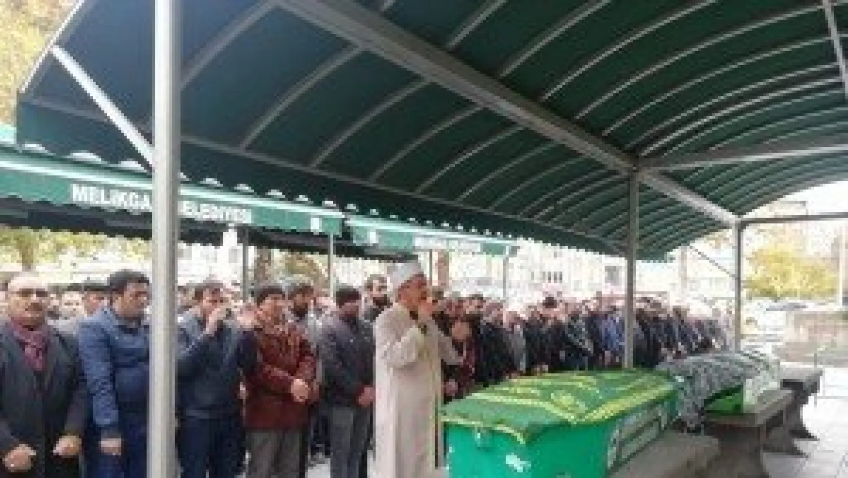 Evinde vurularak öldürülen adam son yolculuğuna uğurlandı