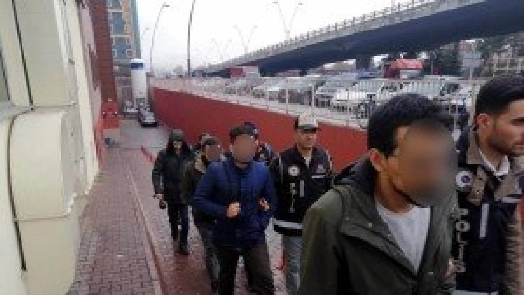 FETÖ operasyonunda 6 zanlı adliyede