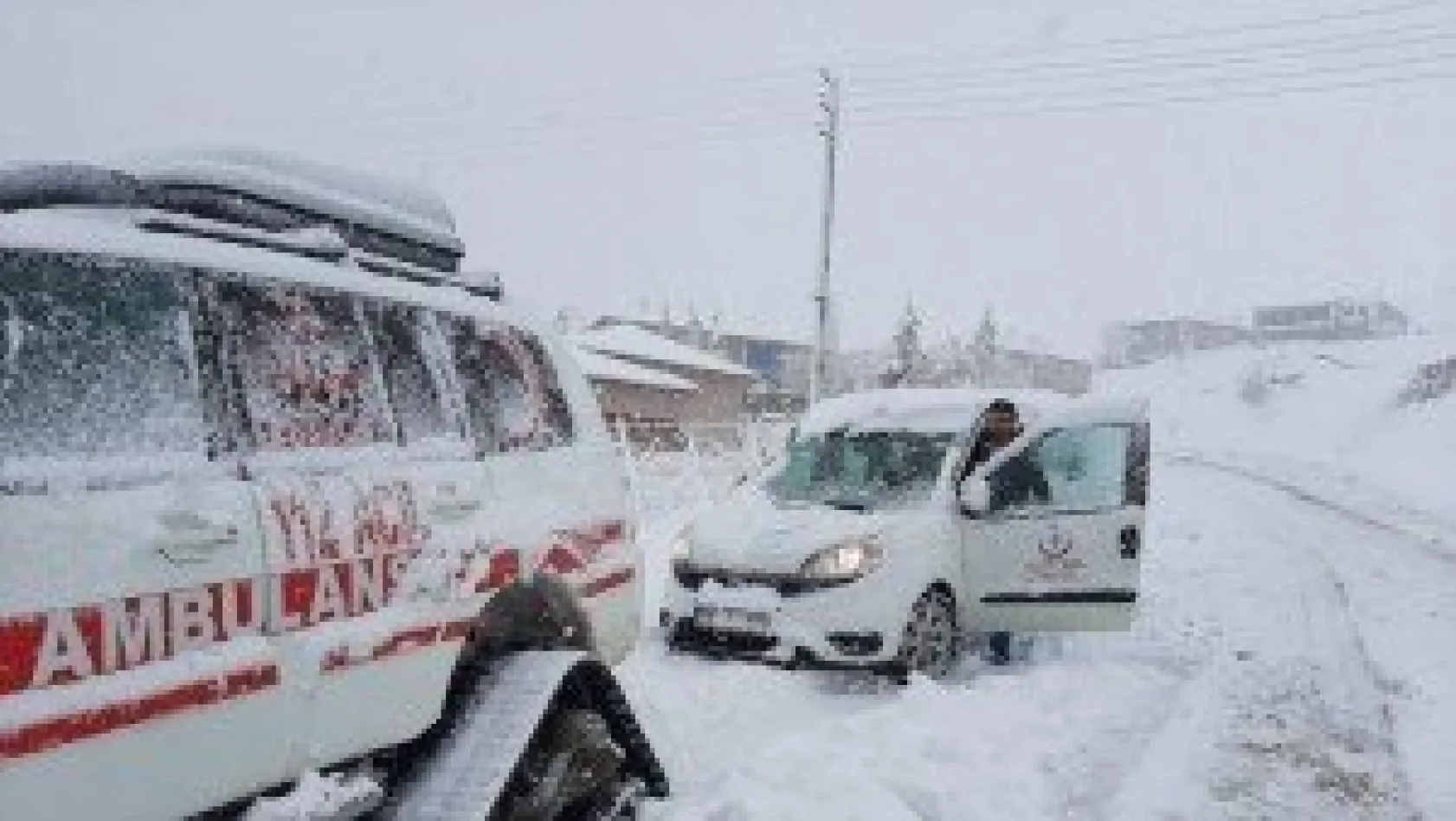 Hemodiyaliz hastaları paletli ambulansla kurtarıldı