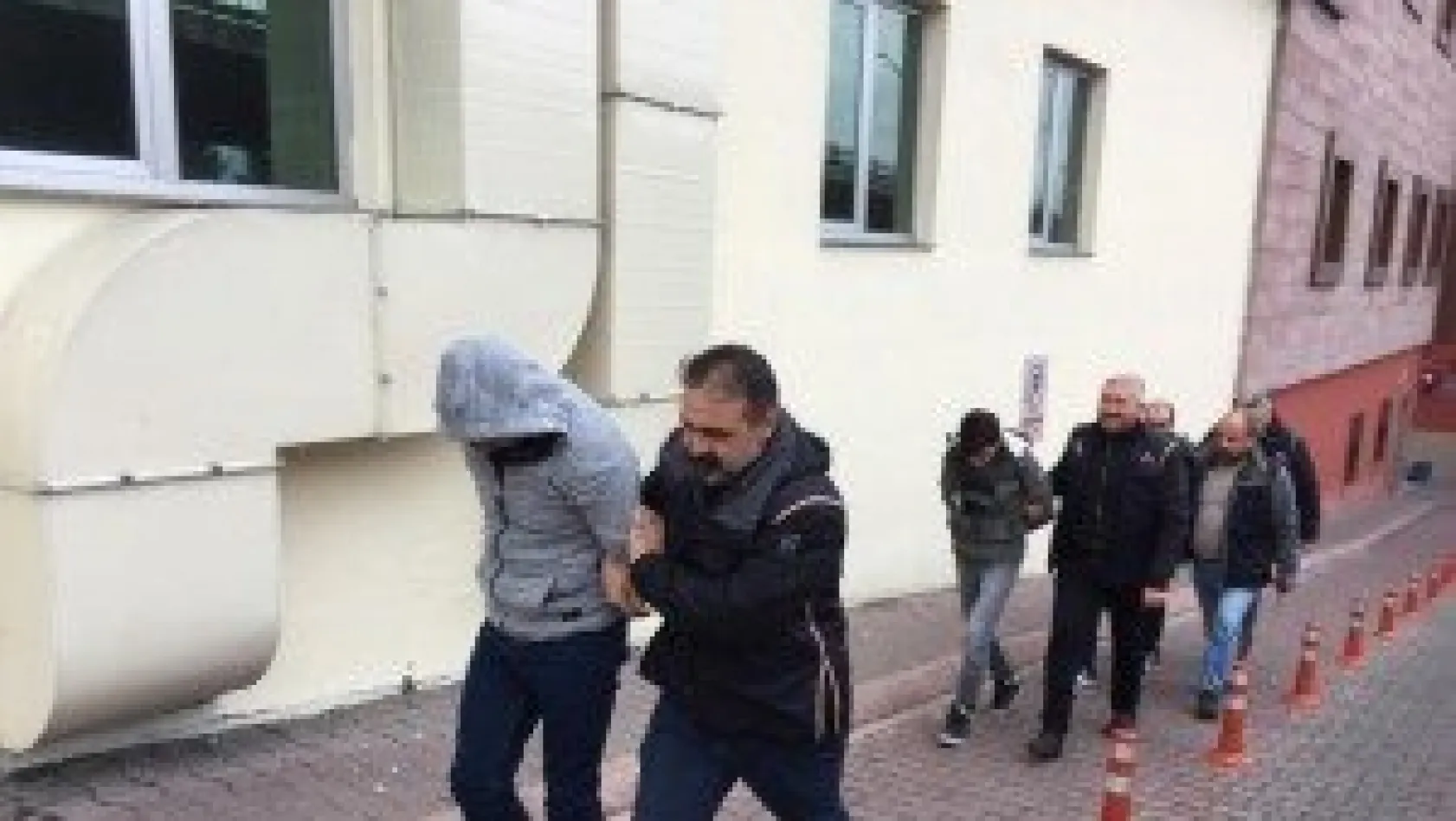 DEAŞ operasyonunda gözaltına alınan 9 kişiden 5'i adliyeye sevk edildi