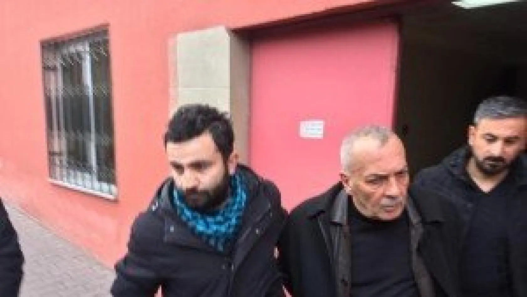 Duruşmaya gelen husumetlisine kurşun yağdırdı