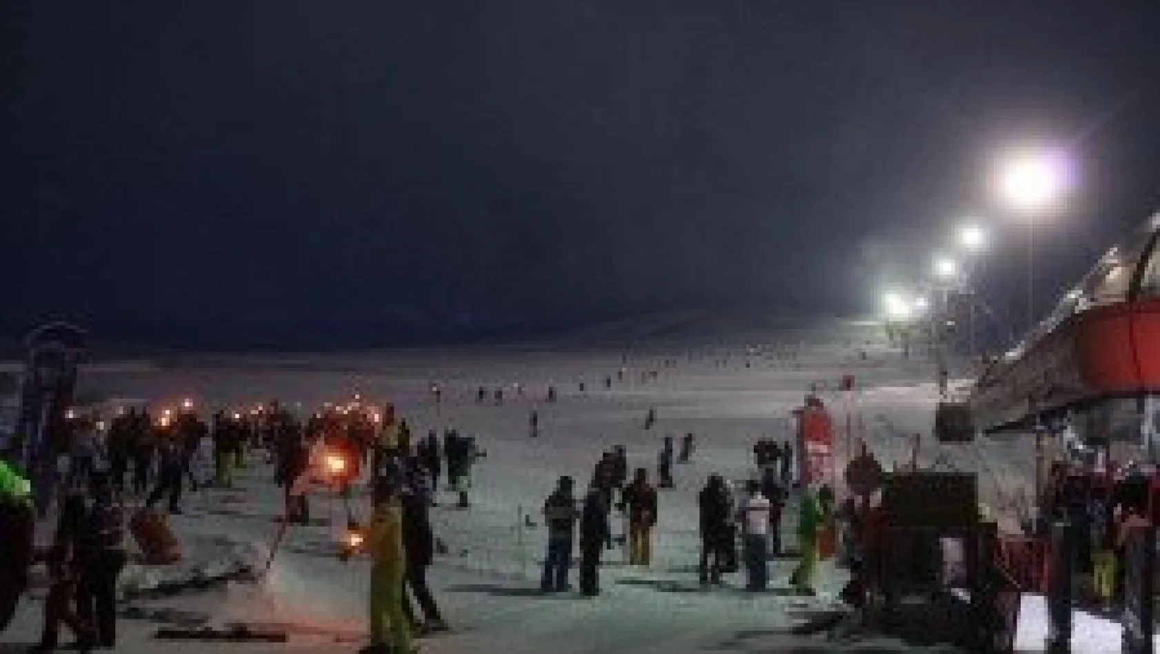 Tatil boyunca her akşam gece kayağı