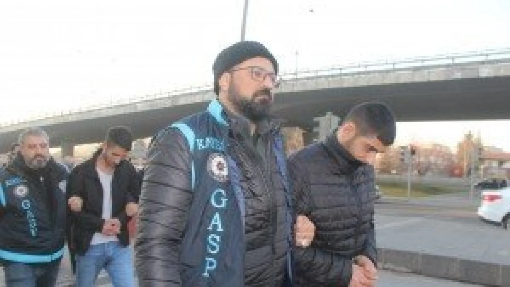 Oyun parkını yakan 2 kişi gözaltına alındı