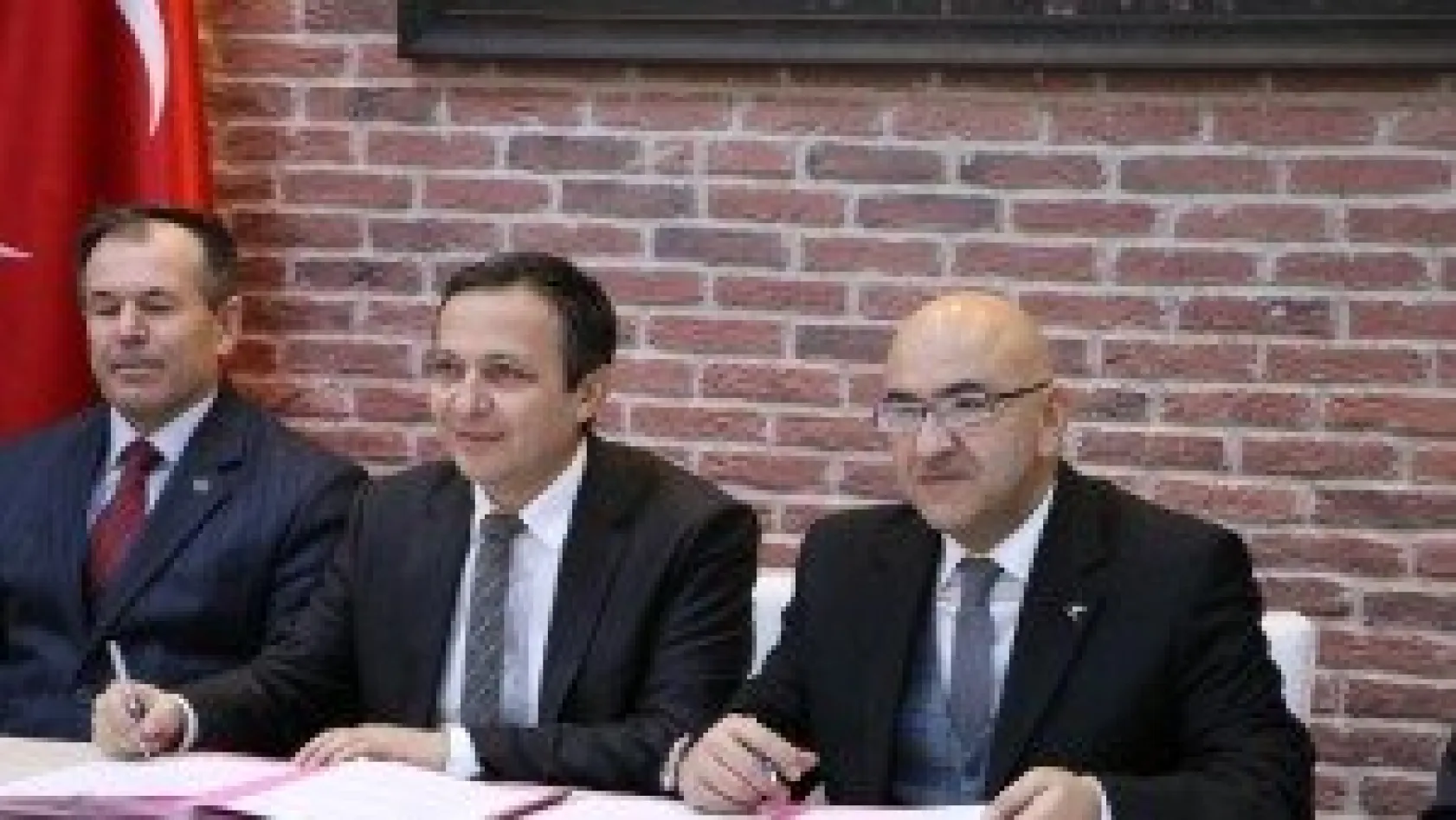 Öğrenciler ve turisteler için imzalar atıldı