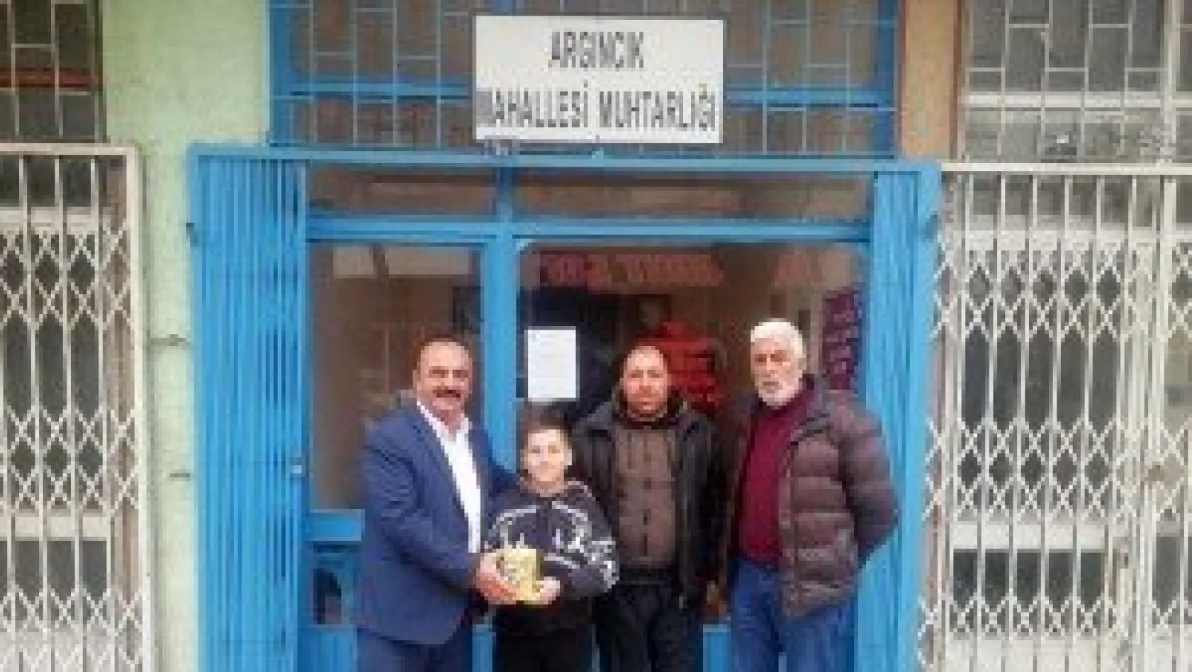 11 yaşındaki Mustafa, kumbarasını depremzedelere gönderdi