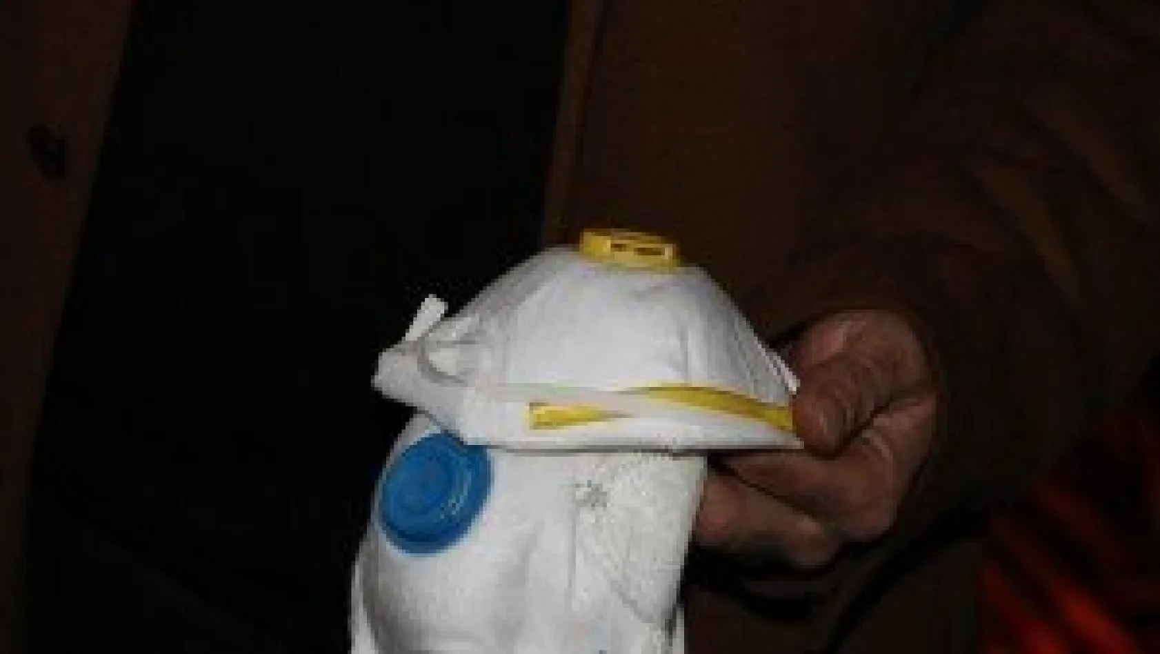 Çin'e maske yetiştirmek için gece gündüz mesai