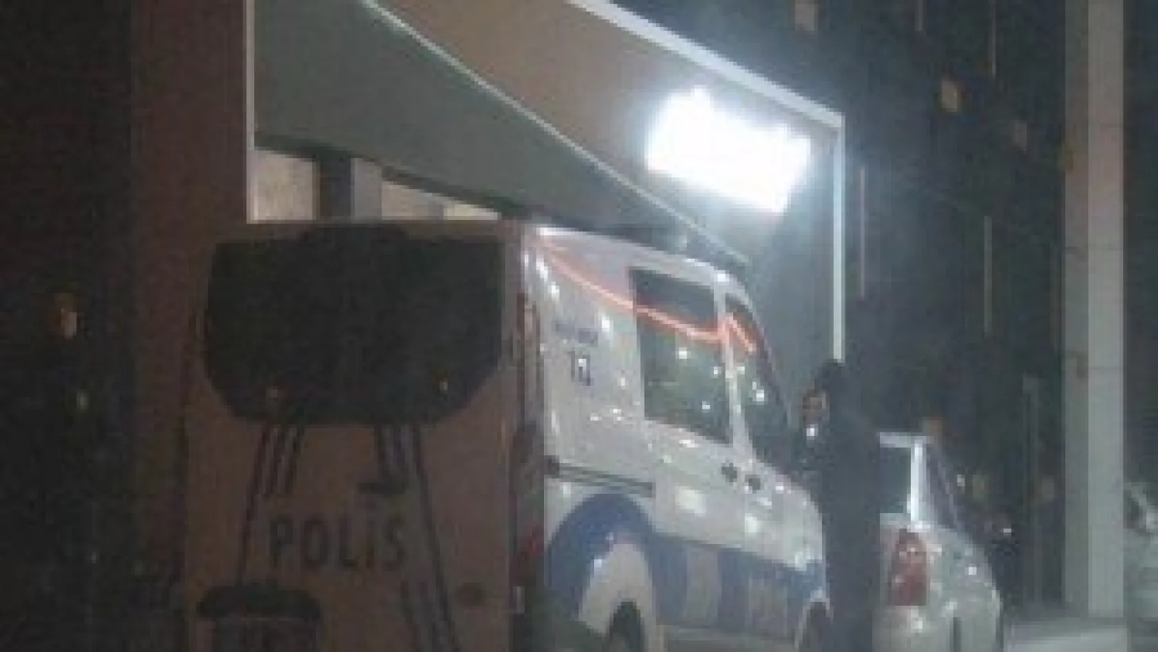 Benzin istasyonunda silahlı soygun