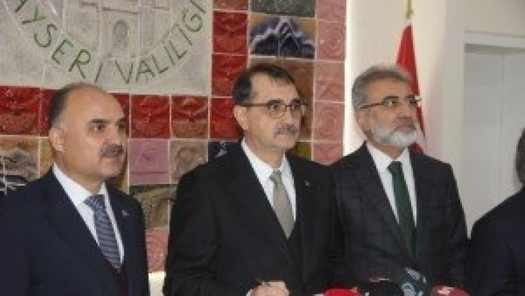 Bakan Dönmez: &quotTüm vatandaşımızı doğalgaz kullanabilecek hale getirecek inancımız var"