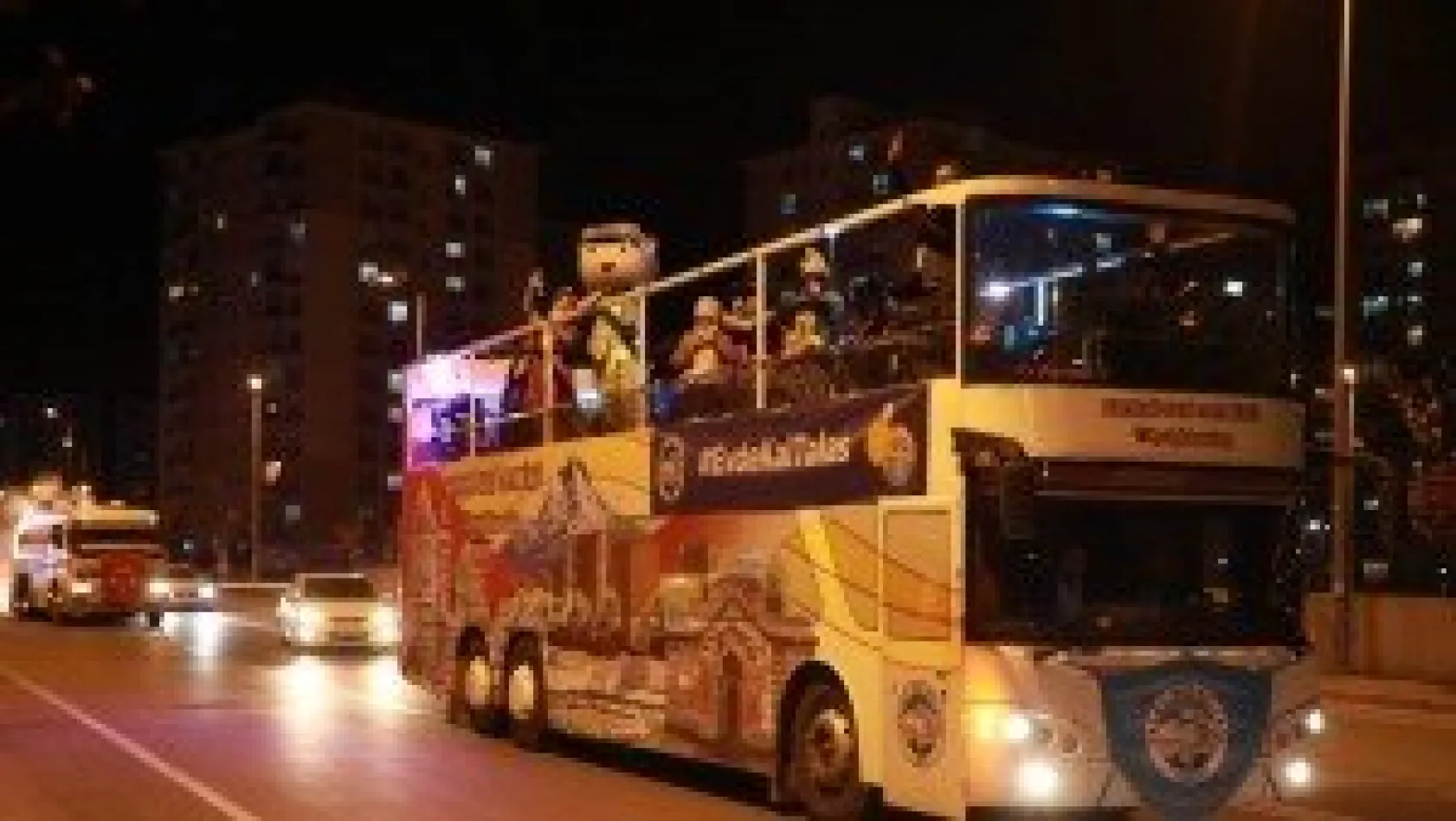 Belediyeden vatandaşlara hem temizlik hem konser