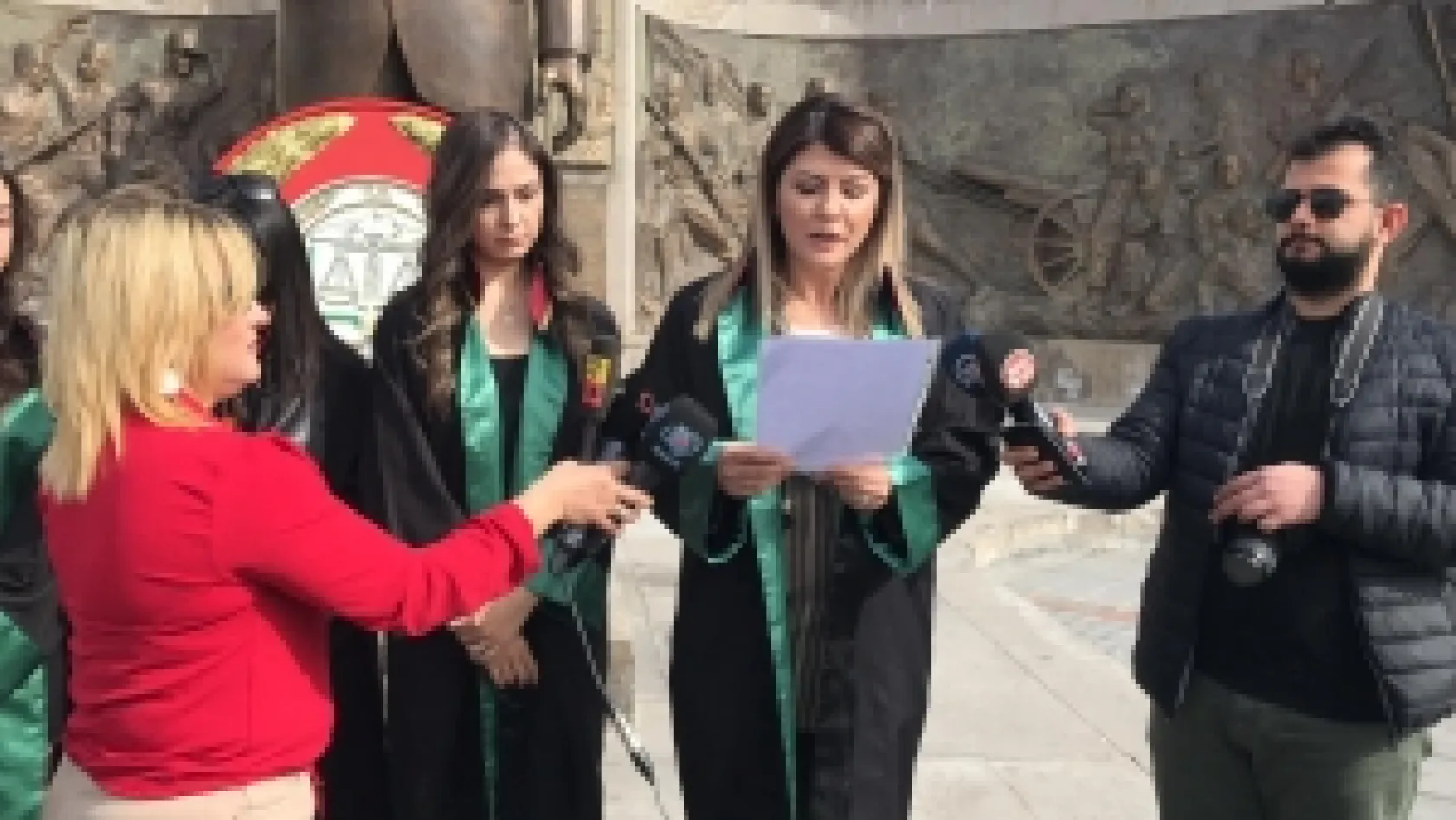'Kadın tek bir kimliğin içinde tanımlanmamalı'