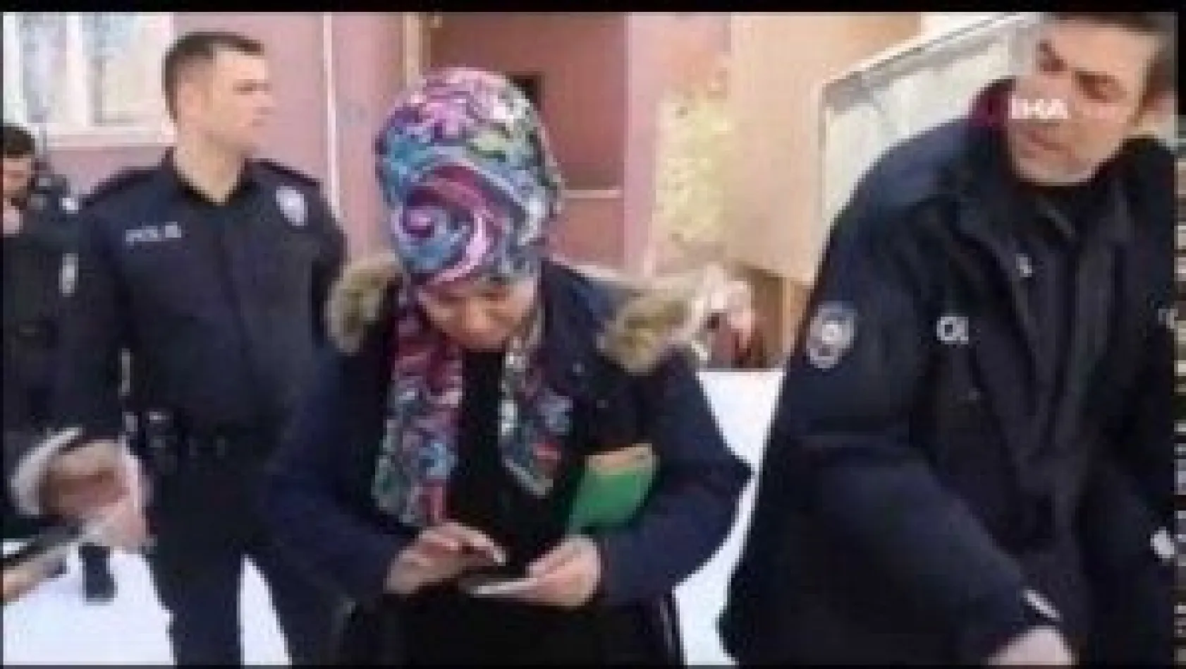 Evde Çıkan Yangında 2 Çocuk Dumandan Etkilendi