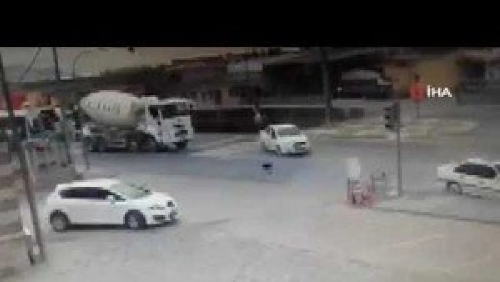 Feci kaza güvelik kamerasına takıldı