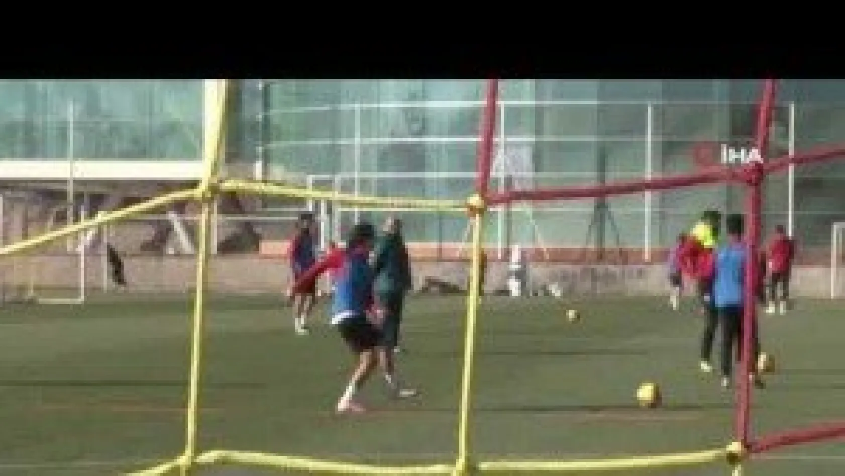 Hikmet Karaman, futbolculara Fenerbahçe'yi ezberletiyor