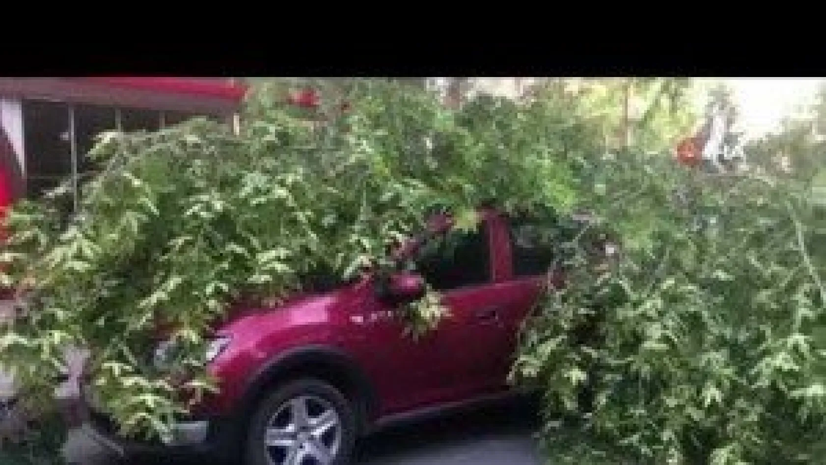 Kapuzbaşı Şelaleleri'ne giden yol aşırı yağıştan kapandı