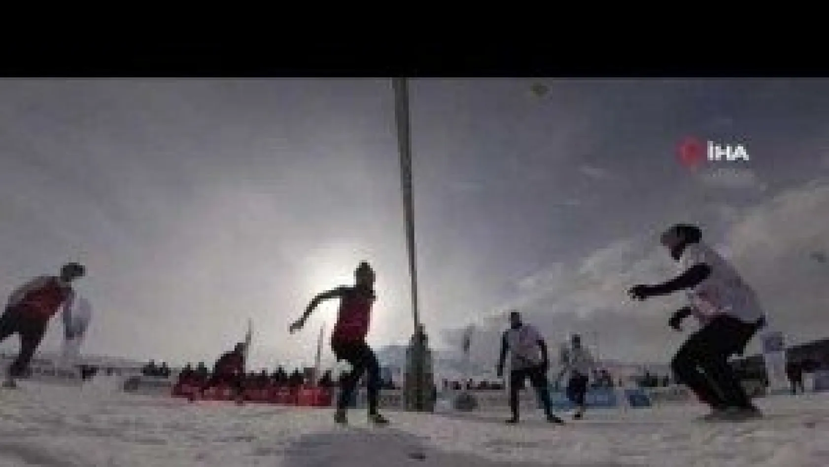 Kar Voleybolu, Erciyes'te parlıyor