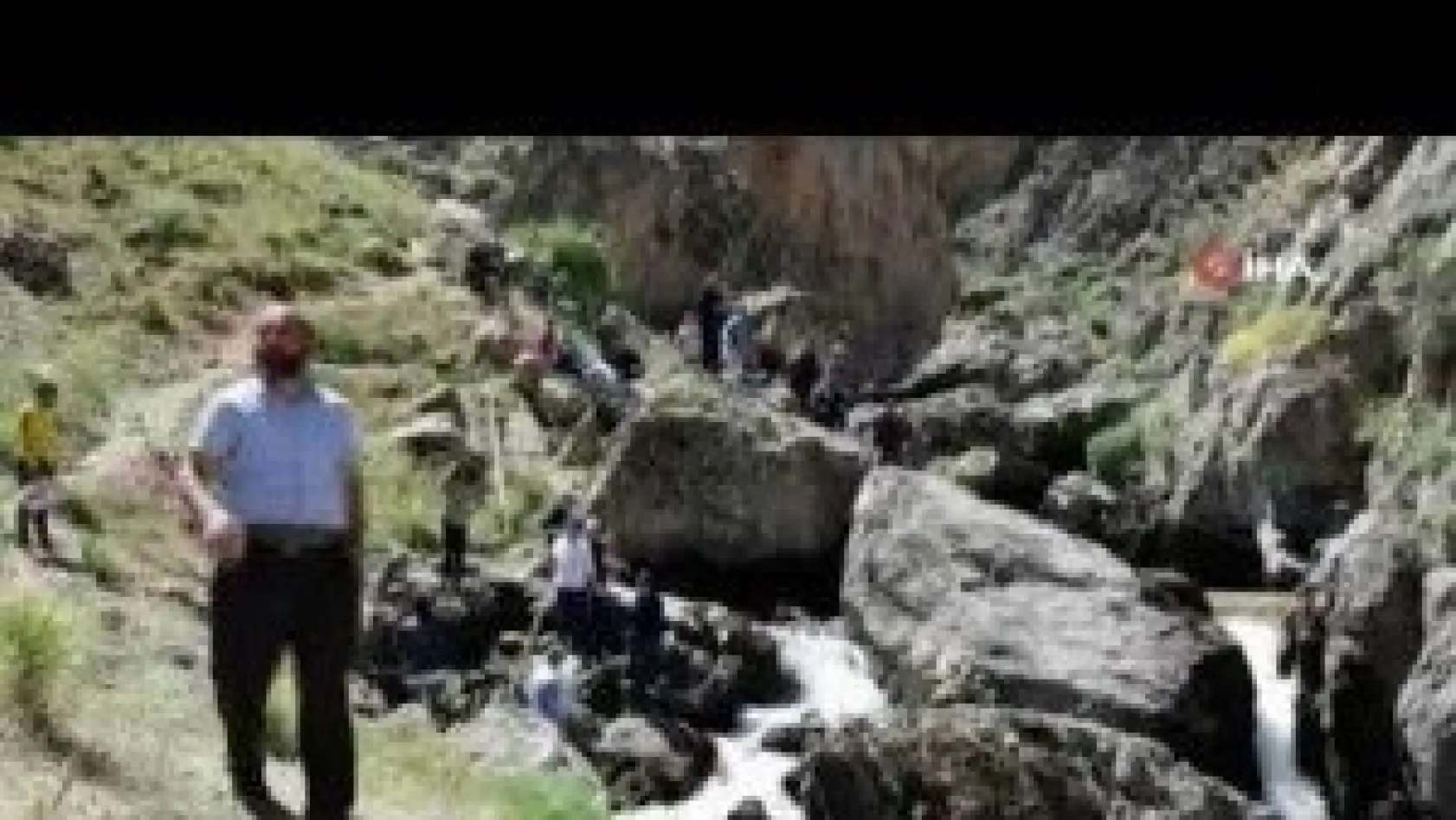 Kayalıklardan Düşen Gencin Arama Çalışmaları Sürüyor