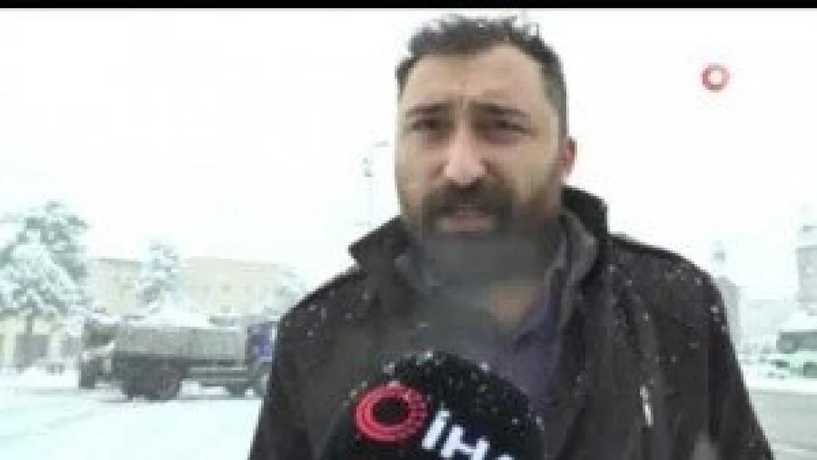 Kayseri'de Belediye İşçisi Ata'yı Kar Altında Bırakmadı