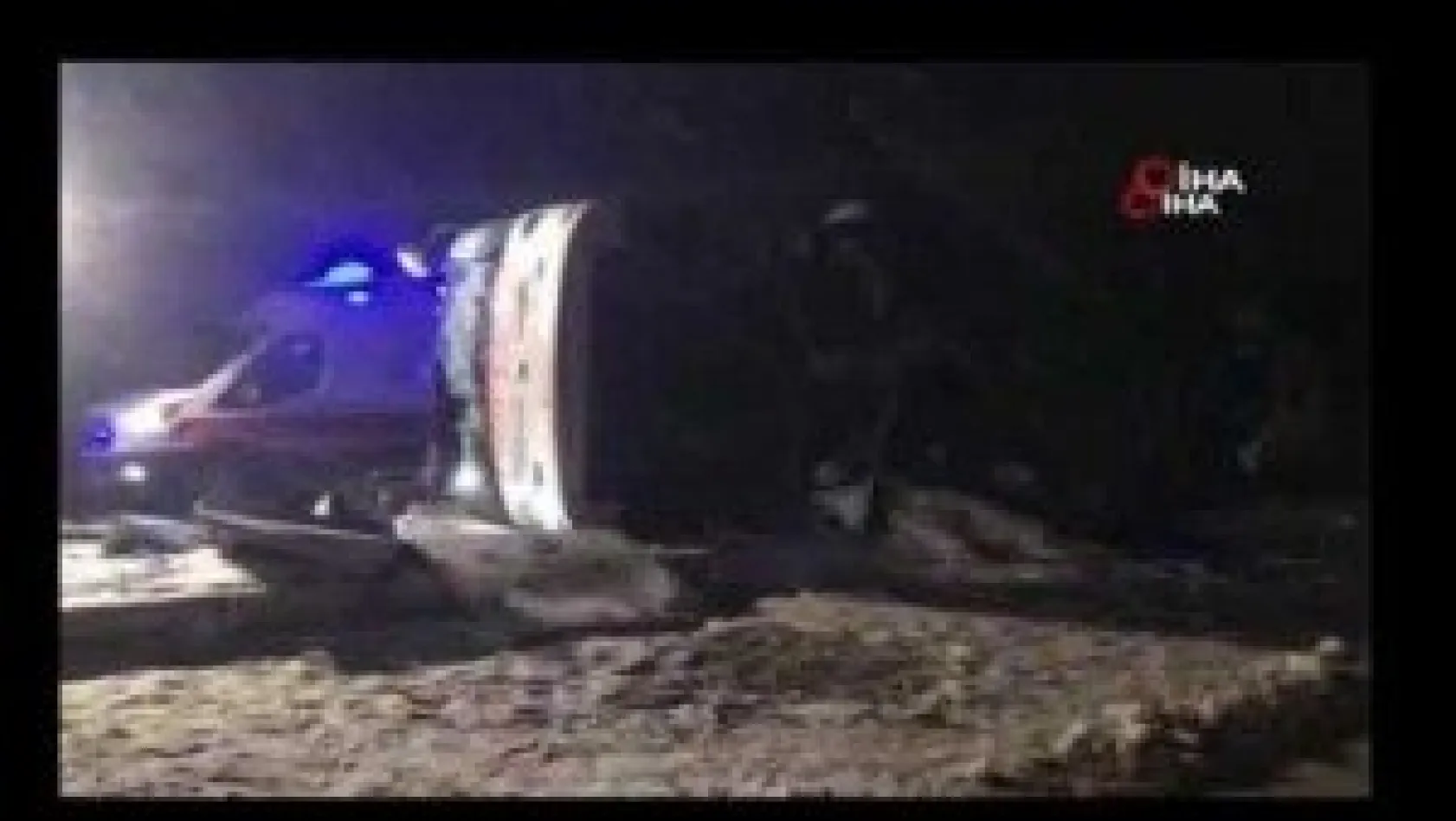 Kırşehir'de otobüs devrildi: 3 ölü, 35 yaralı