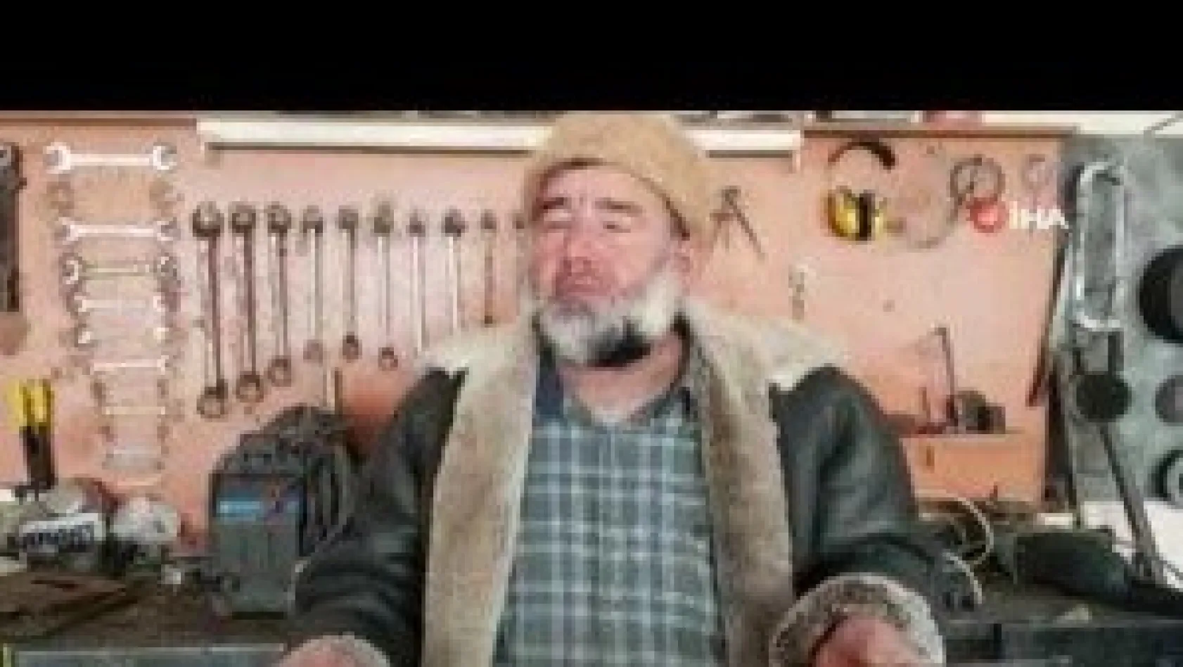 Kurtuluş Savaşı'ndan kalma kılıcı özenle saklıyor