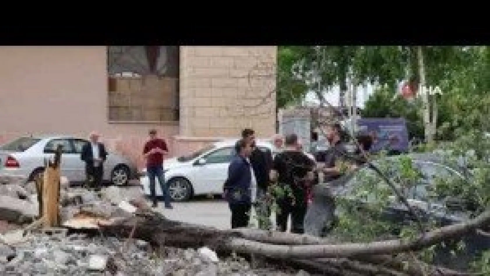 Kuvvetli  rüzgar hasara neden oldu