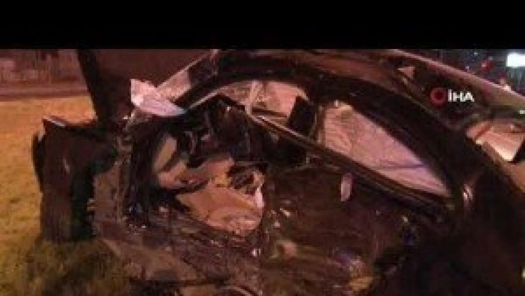 Lüks otomobiller çarpıştı: 2 ölü, 3 yaralı