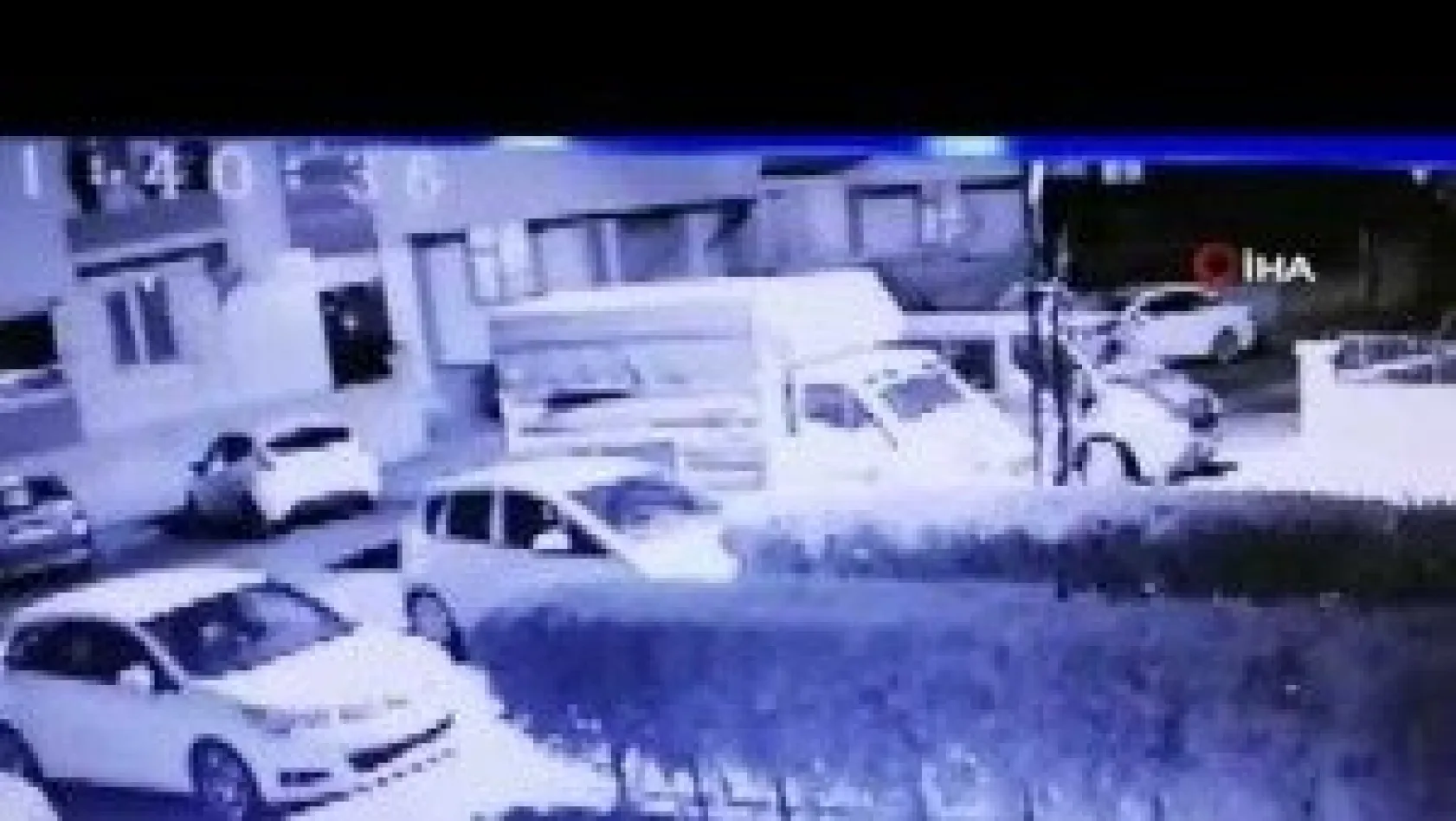 Merdiven dayayarak girdikleri evden hırsızlık yapan 3 kişi yakalandı