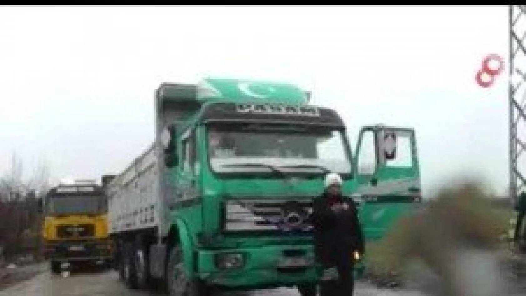 Öğrenci Servisi Kanala Uçmaktan Kıl Payı Kurtuldu: 16 Yaralı