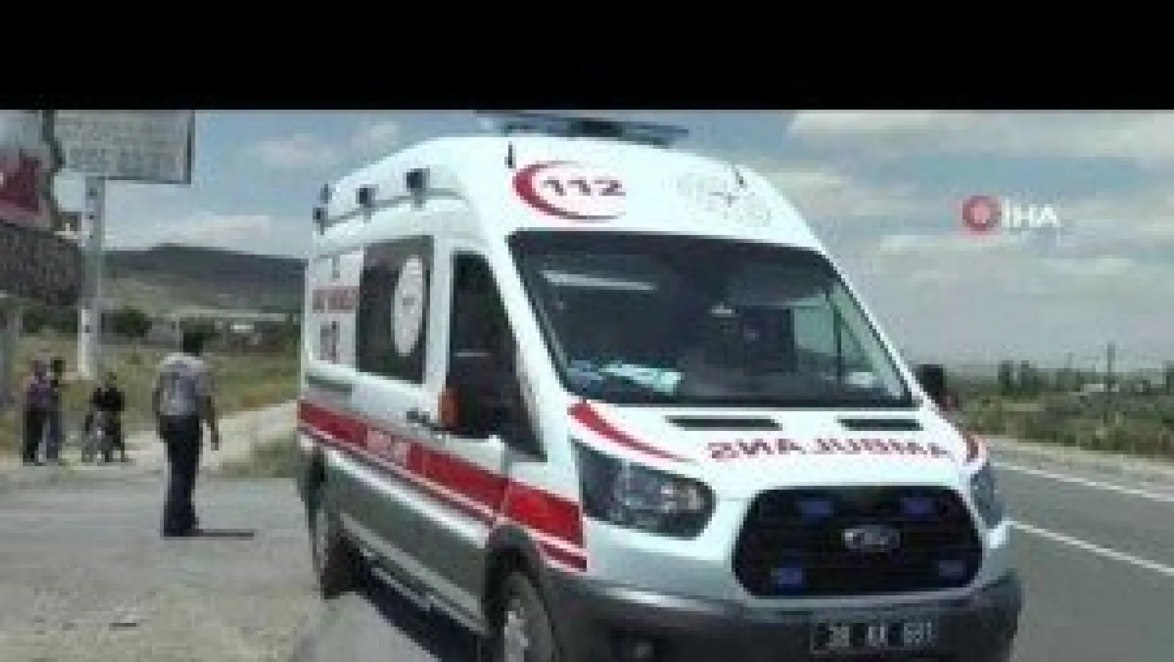 Otomobilin takla atarak ters döndüğü kazadan yara almadan kurtuldular