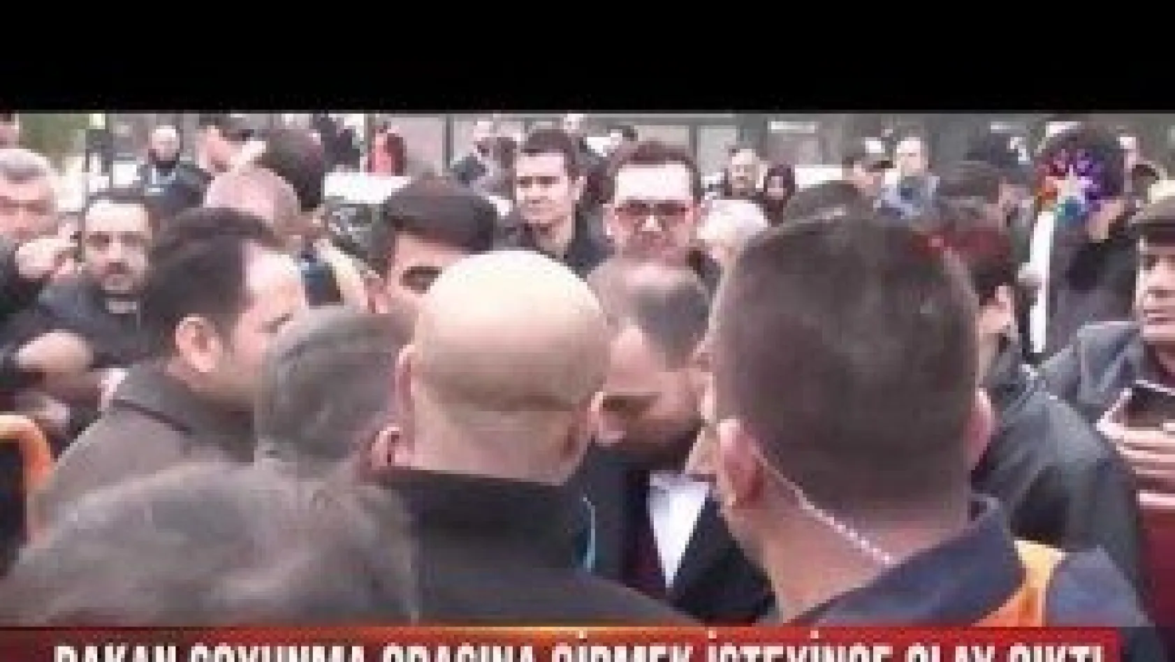 ÖZHASEKi'NiN KORUMALARI iLE GÜVENLiK GÖREVLiLERi ARASINDA TARTIŞMA