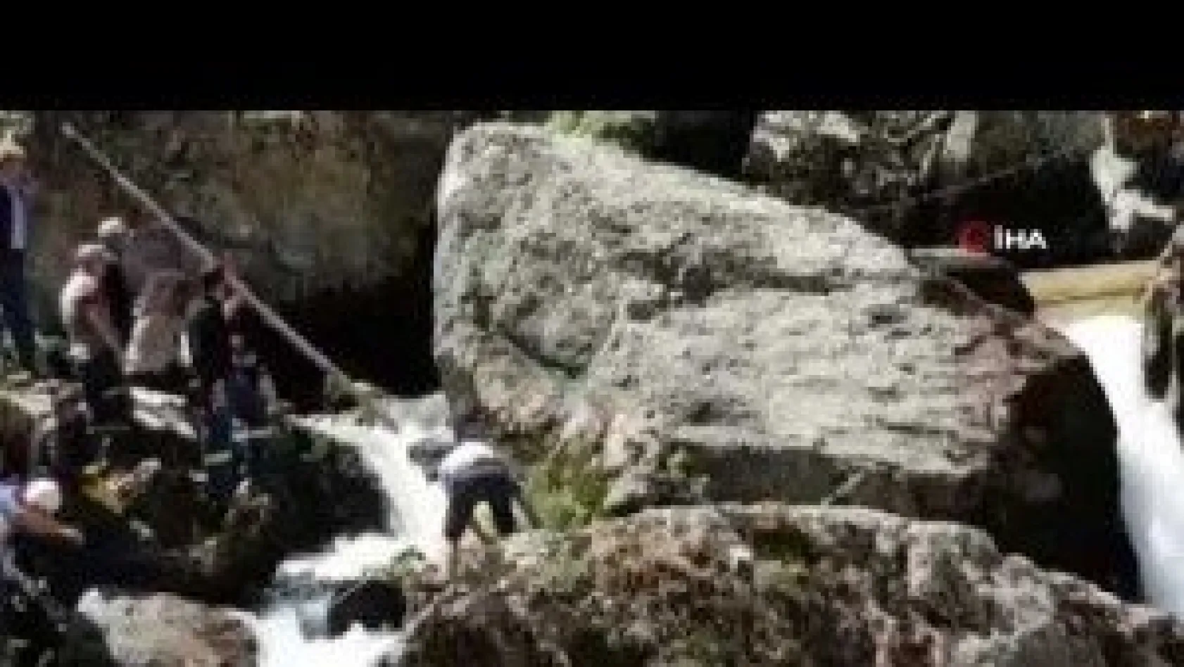 Şelaleden düşen gencin cesedine ulaşıldı