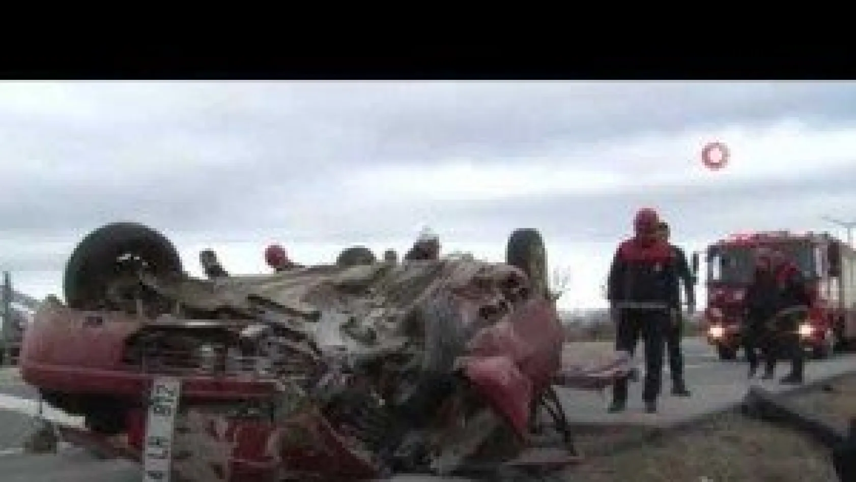 Takla Atan Otomobilde Anne Ve Oğlu Yaralandı